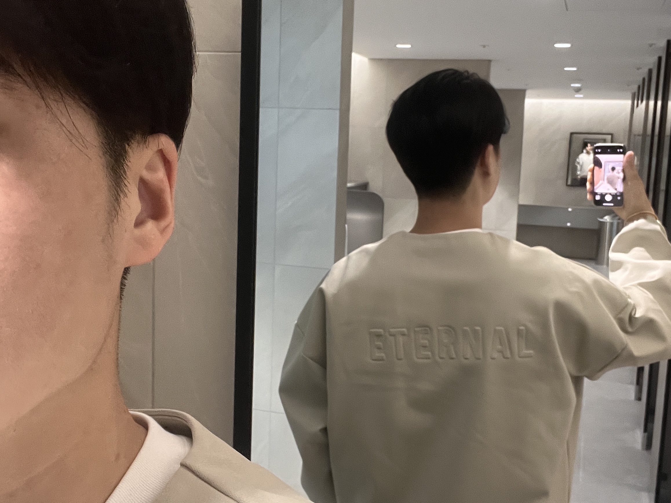 Fear of God Eternal Viscose Tricot Crewneck Black 착용 스타일 - 1