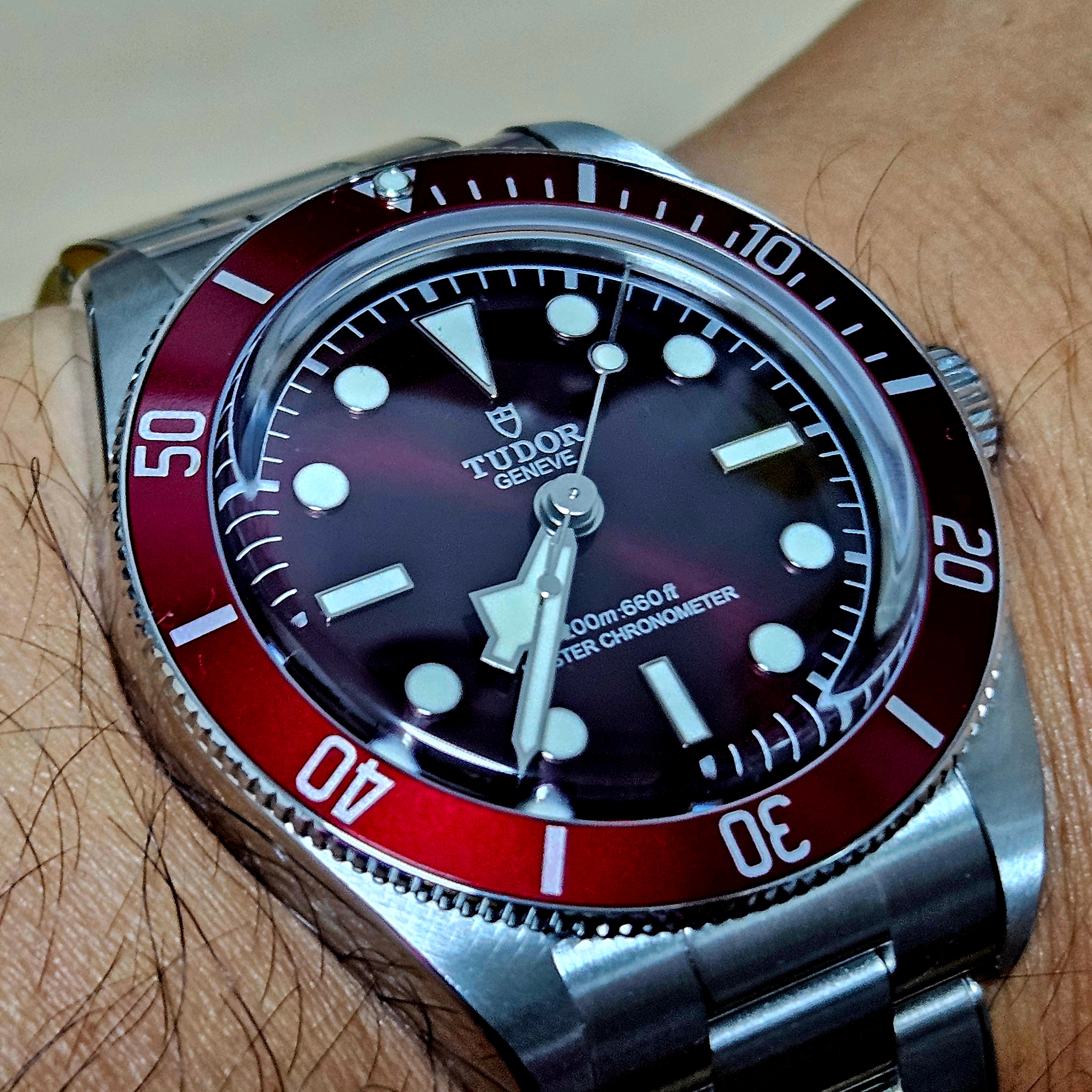 Tudor Black Bay 58 39mm Steel Bracelet Burgundy 착용 스타일 - 2