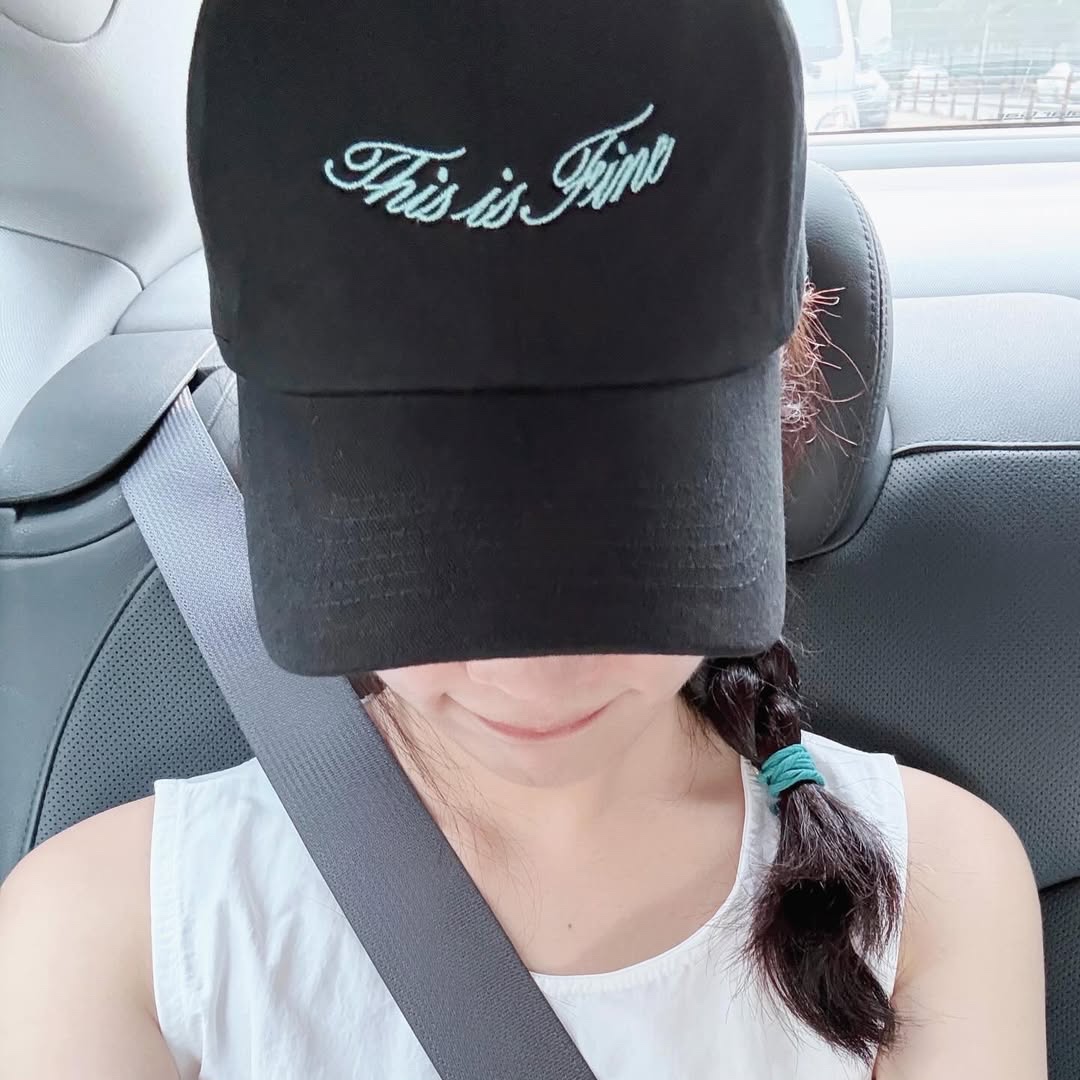 THIS IS FINE Signature Ball Cap Black 착용 스타일 - 2