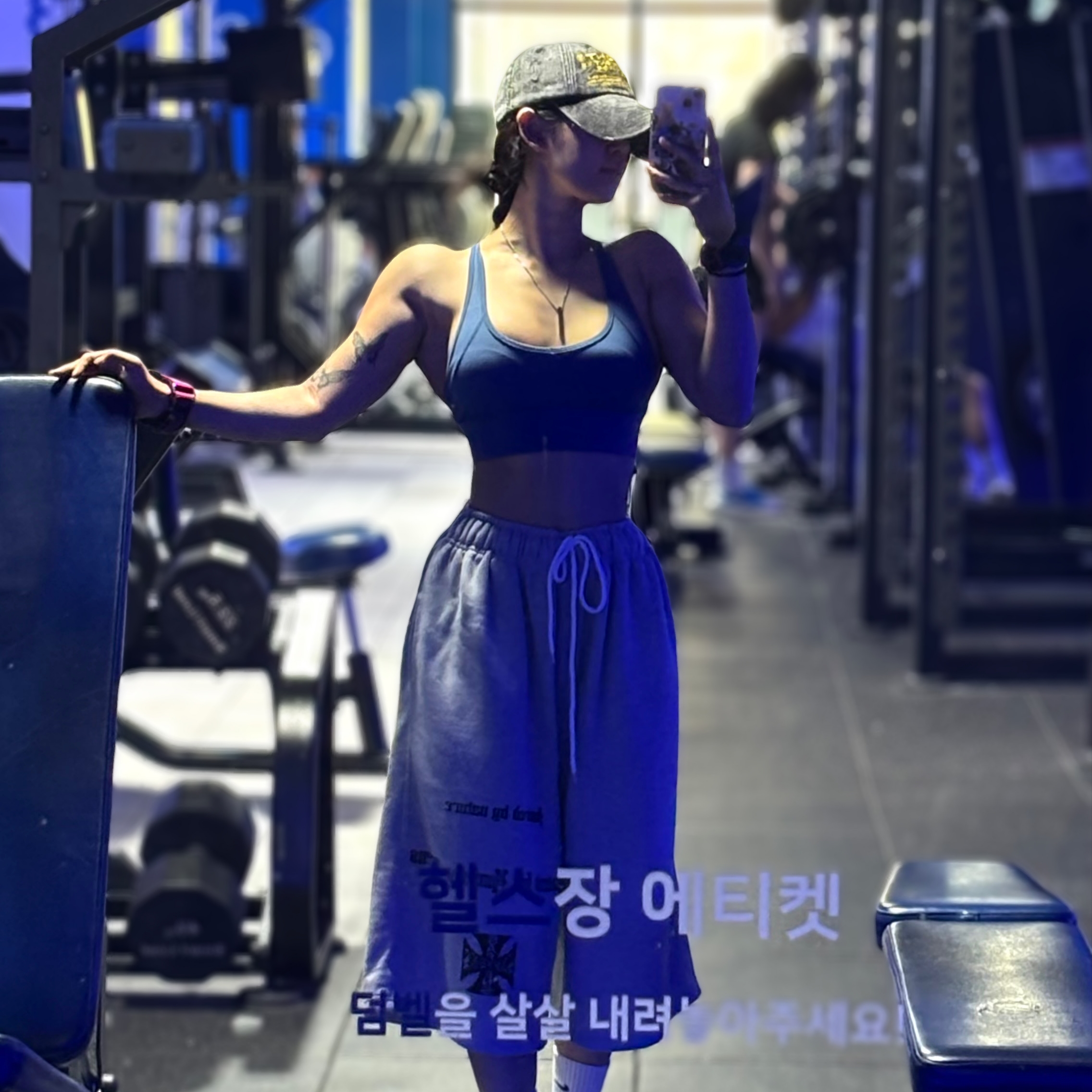 [KREAM 단독] Sapiens Engineered Over Fit Shorts Gray 착용 스타일 - 1