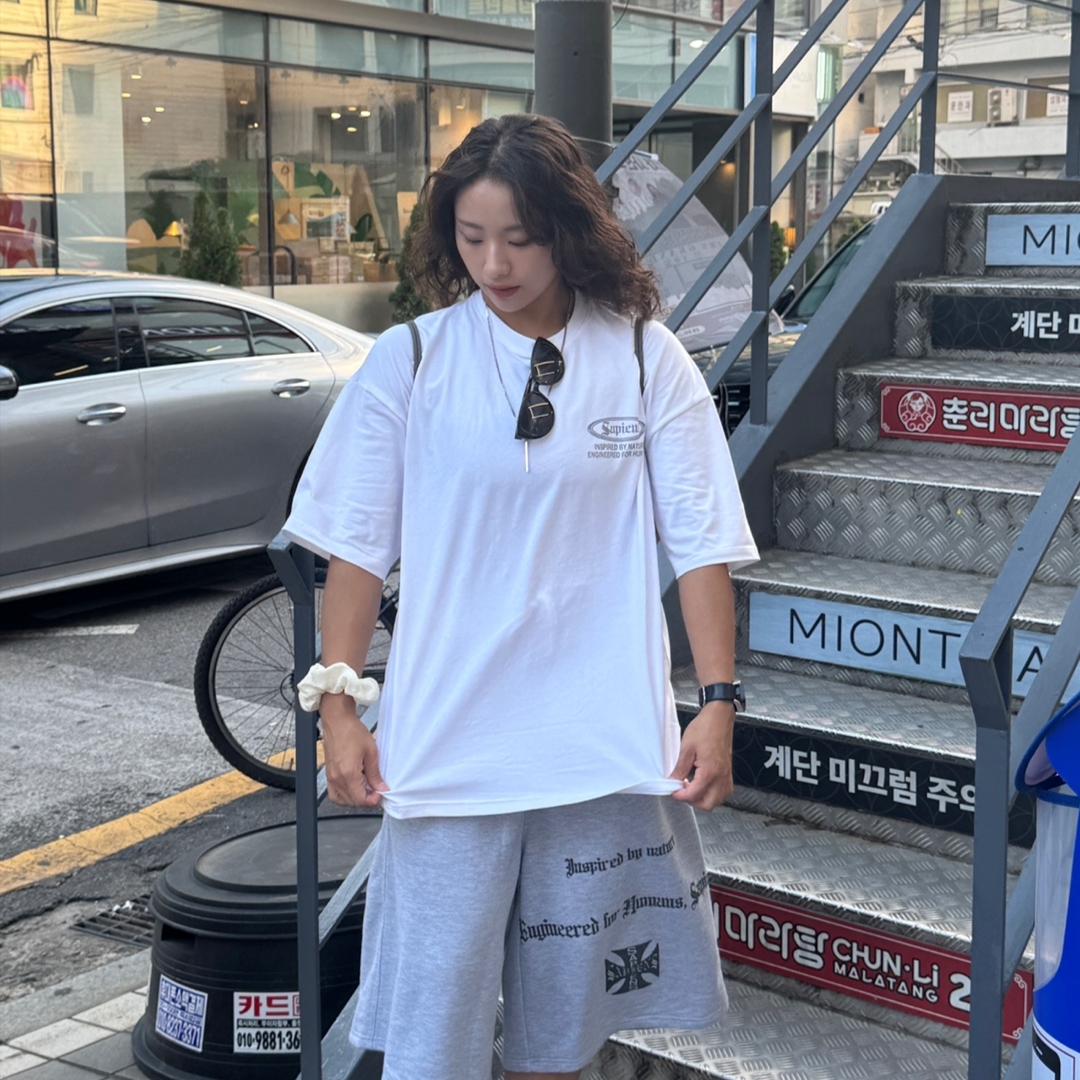 Sapiens Human Code Over Fit Short Sleeves White, [KREAM 단독][예약 배송] Sapiens Engineered Over Fit Shorts Gray 착용 스타일 - 3
