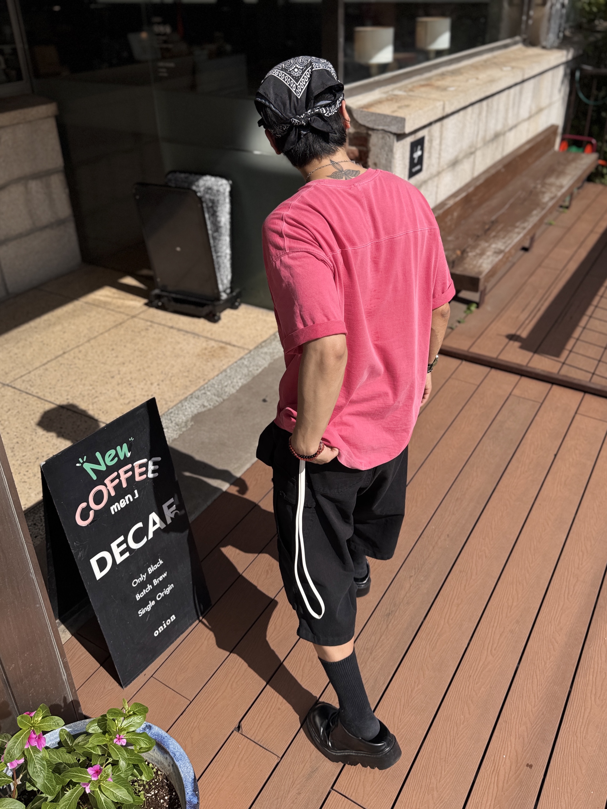 Nonnod Side Cargo Shorts Vintage Black 착용 스타일 - 2