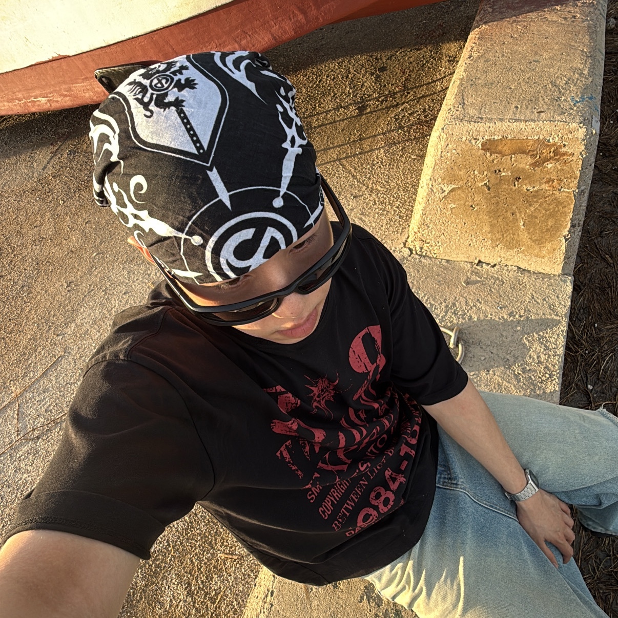 NOMANUAL NM Emblem Bandana Black 착용 스타일 - 1
