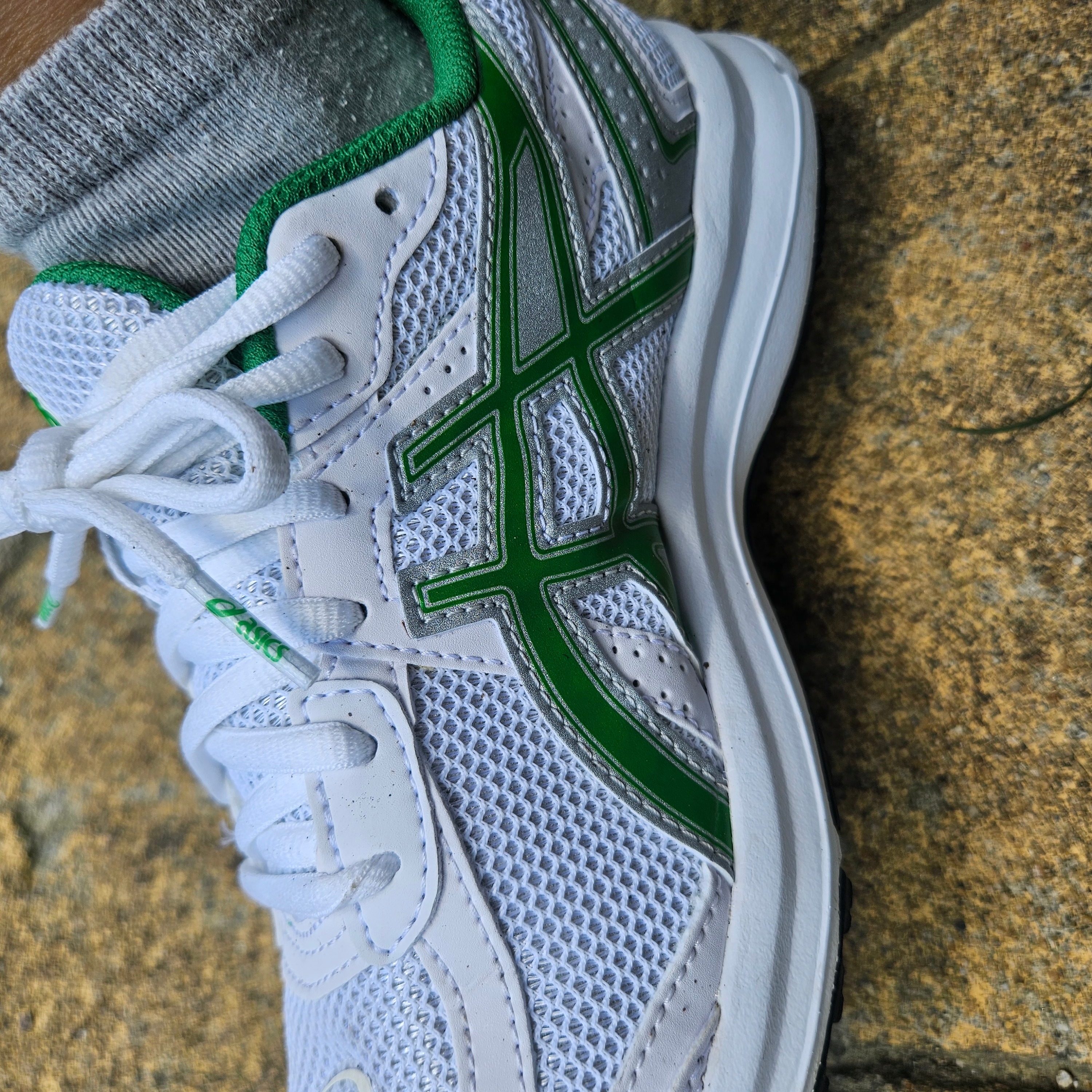 Asics Jog 100 S White Green - 2E Wide 착용 스타일 - 3