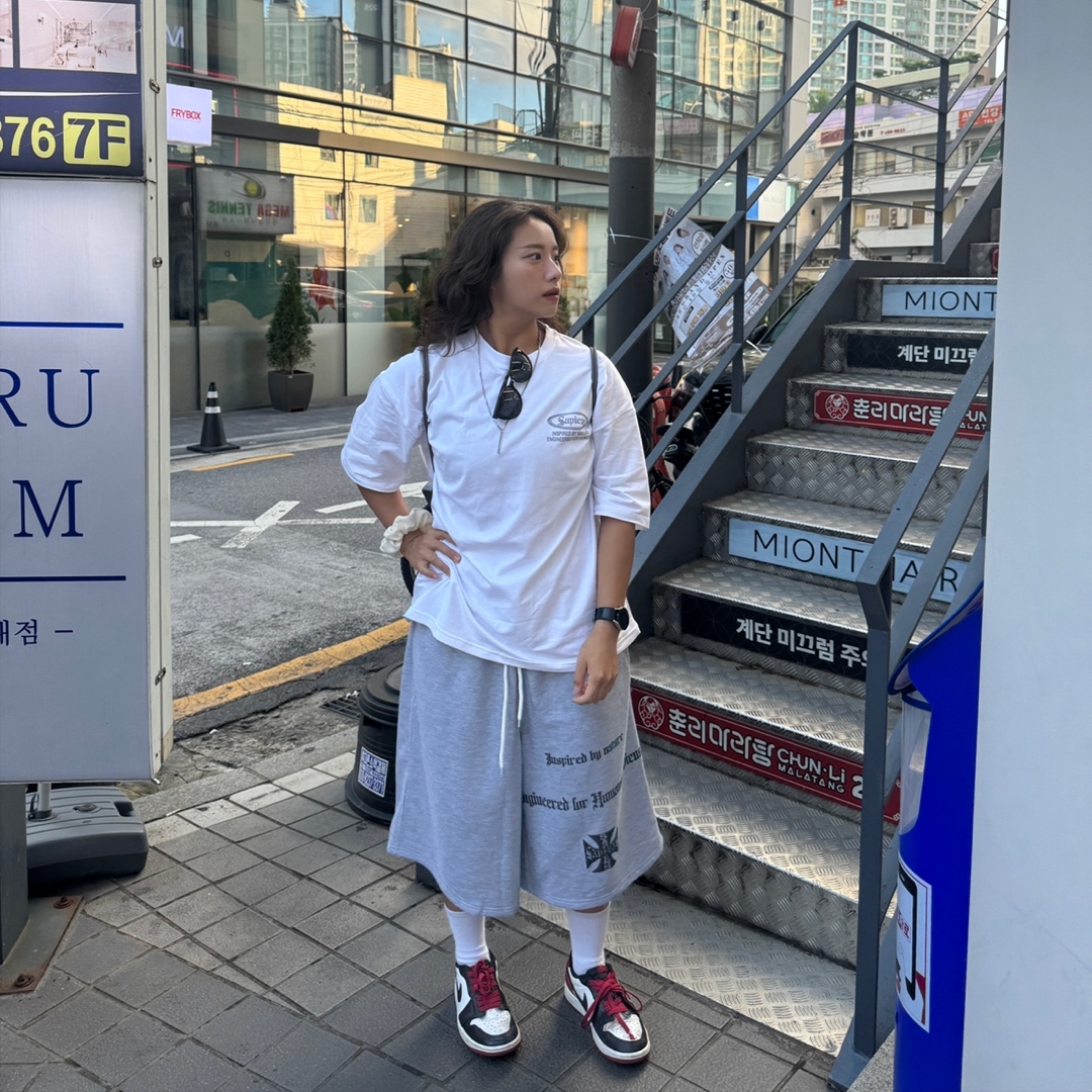 Sapiens Human Code Over Fit Short Sleeves White, [KREAM 단독][예약 배송] Sapiens Engineered Over Fit Shorts Gray 착용 스타일 - 1