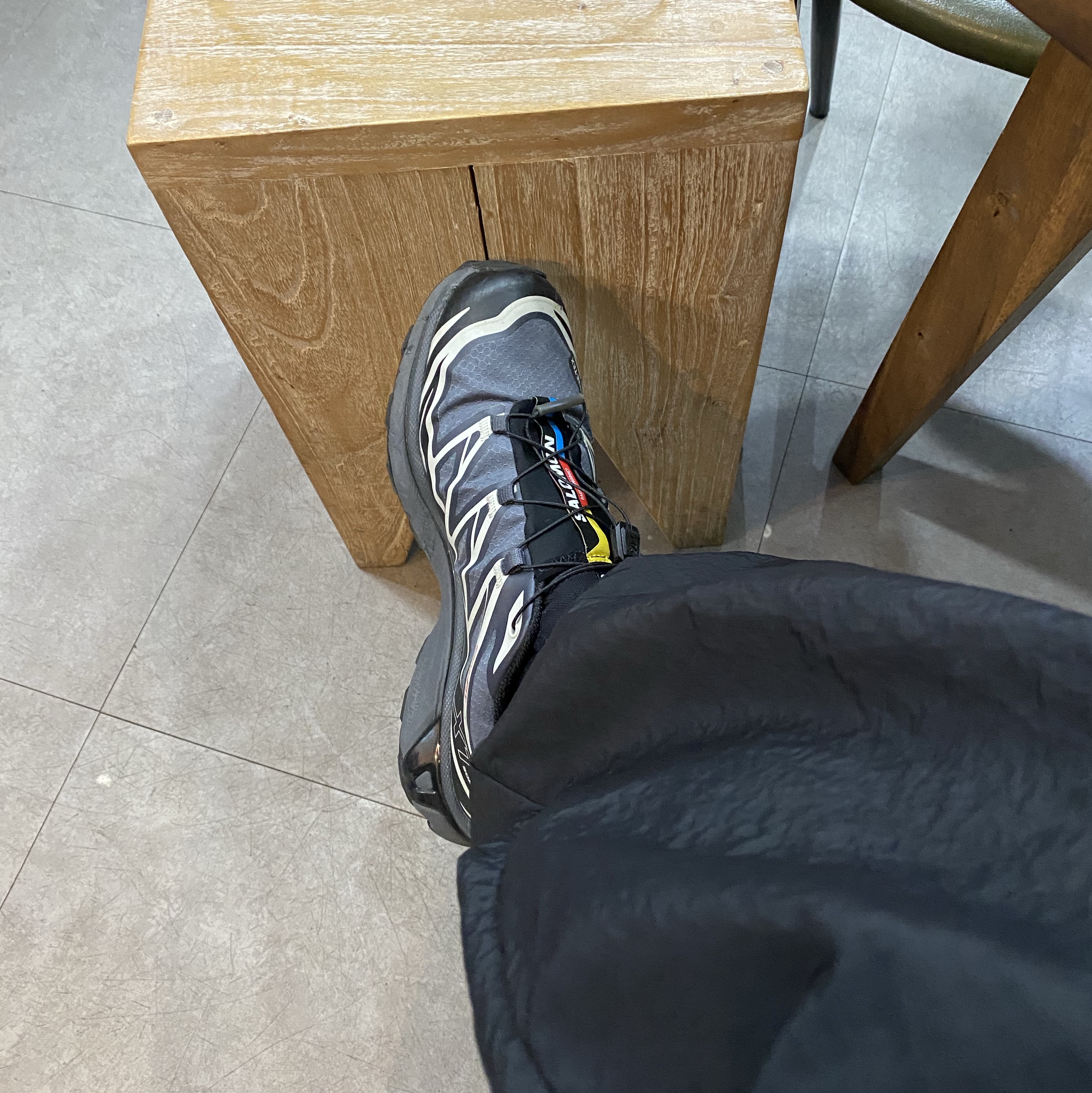 Salomon XT-6 Gore-Tex Black Ebony 착용 스타일 - 2