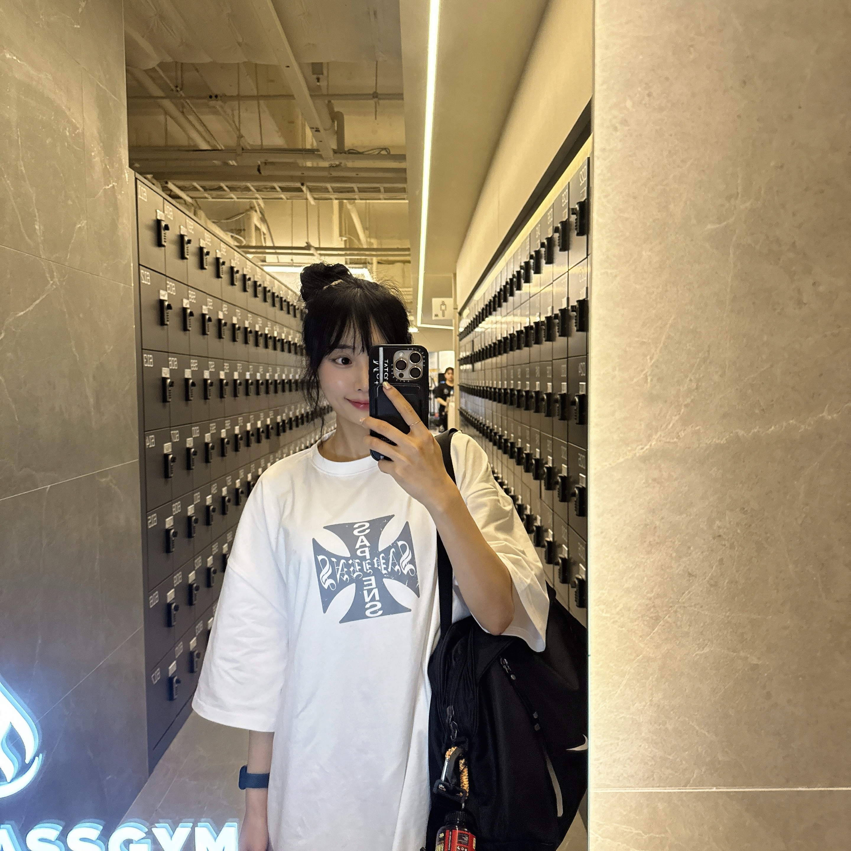 [KREAM 단독] Sapiens Neo Sapiens Over Fit Short Sleeves White, [KREAM 단독] Sapiens Engineered Over Fit Shorts Gray 착용 스타일 - 1