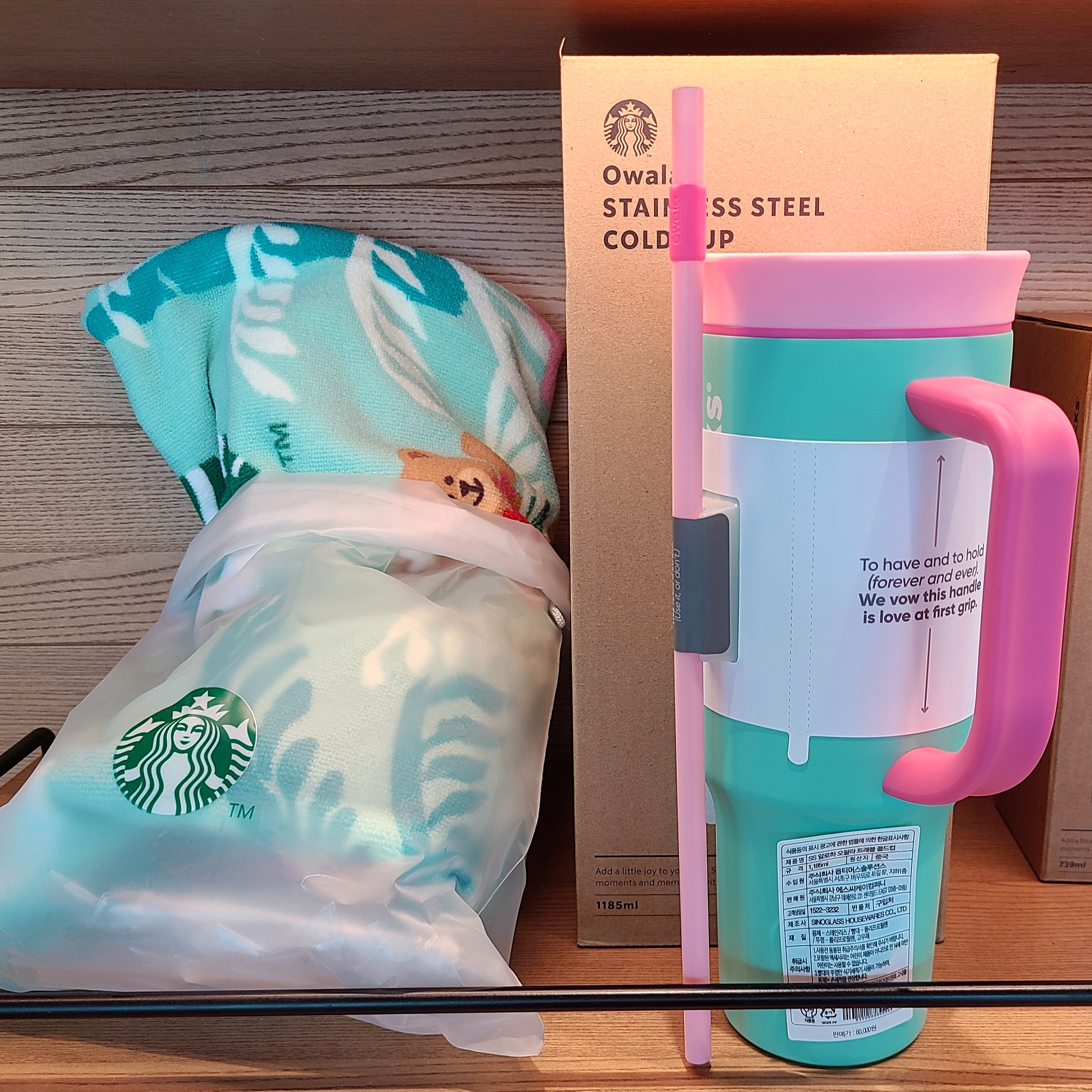 Starbucks Aloha Coconut Bowl Spoon set 355ml, Starbucks Aloha Bearista Keychain 착용 스타일 - 6
