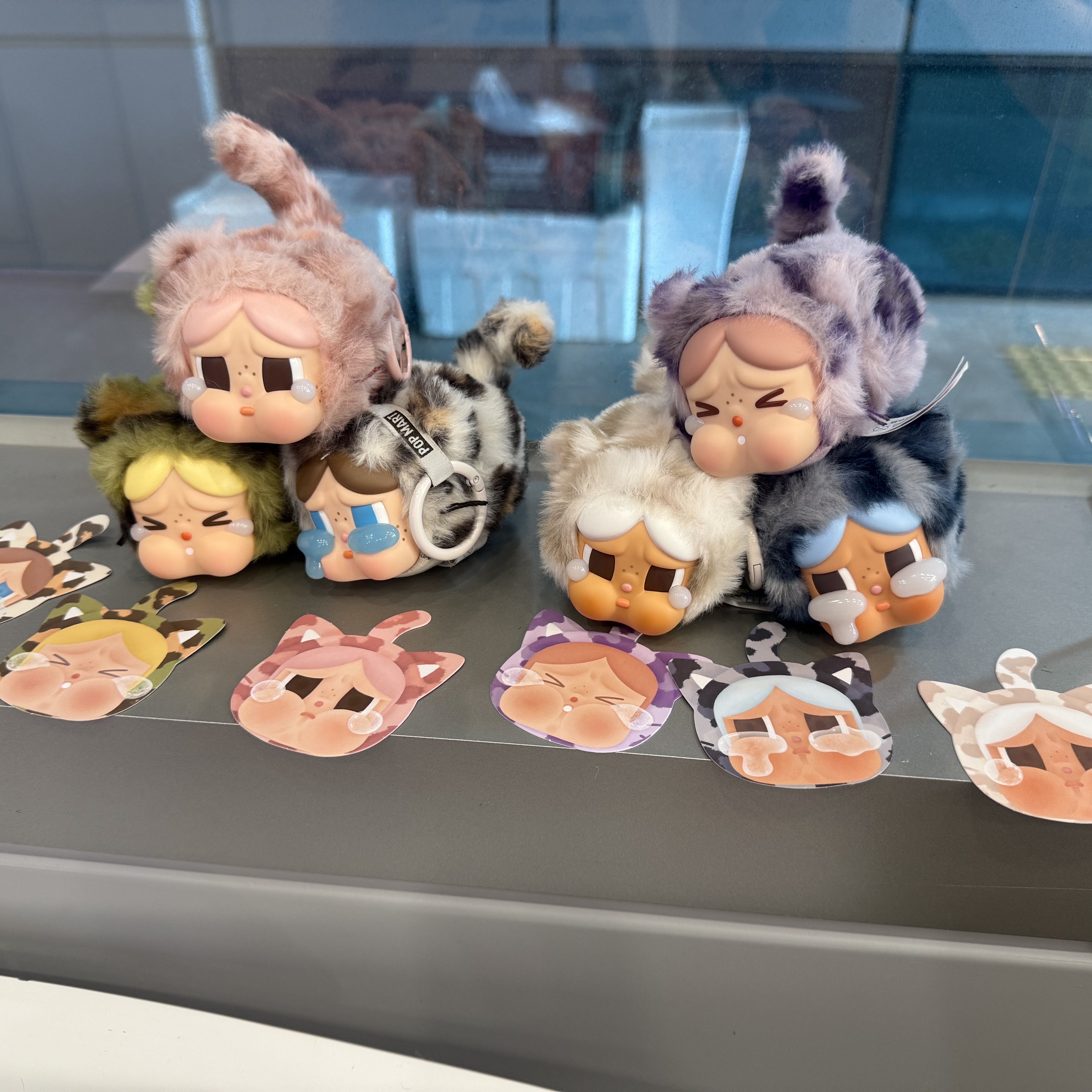 Pop Mart Crybaby Wild But Cutie Series Vinyl Plush Pendant (6 Blind Boxes) 착용 스타일