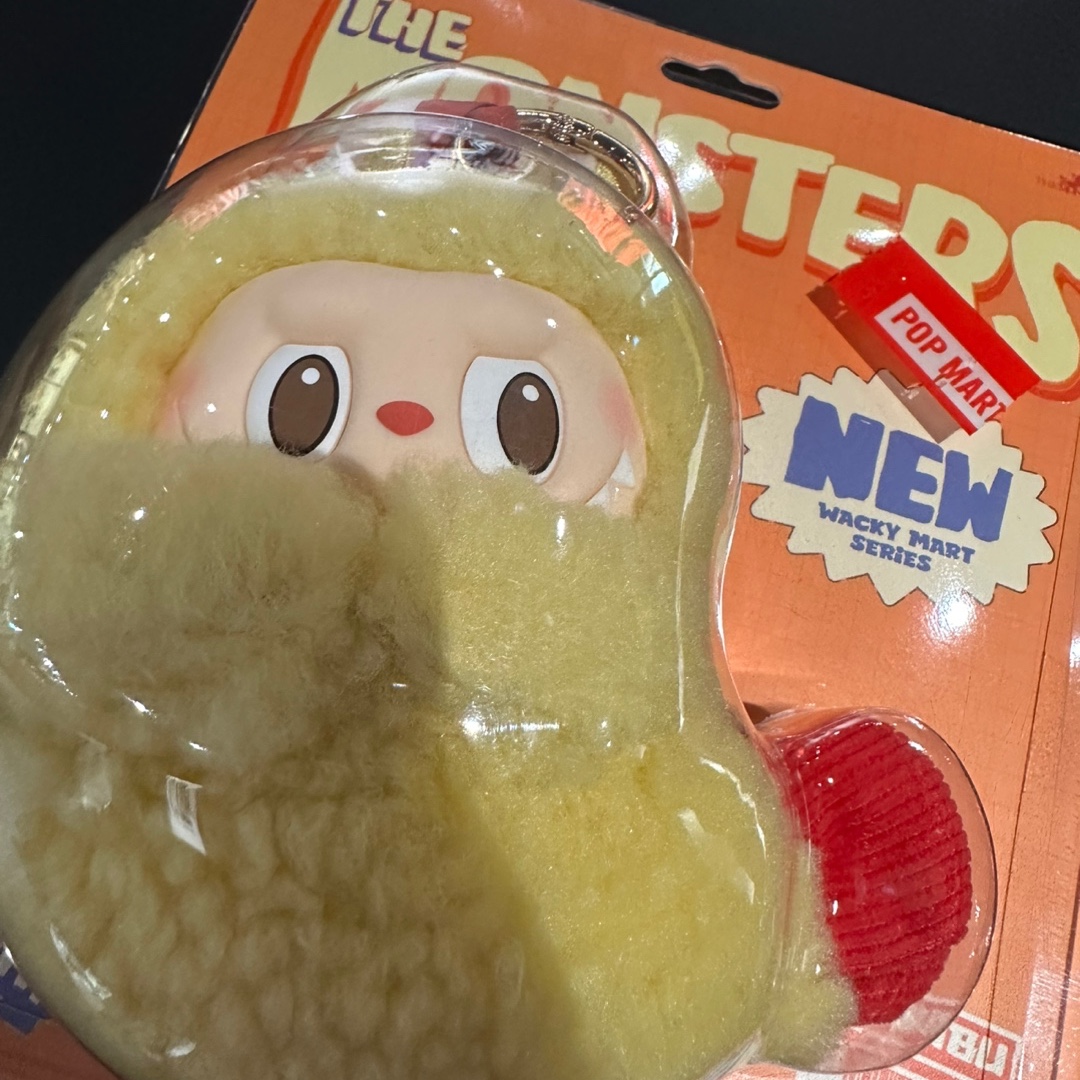 Pop Mart Labubu The Monsters Wacky Mart Series Earphone Case 착용 스타일