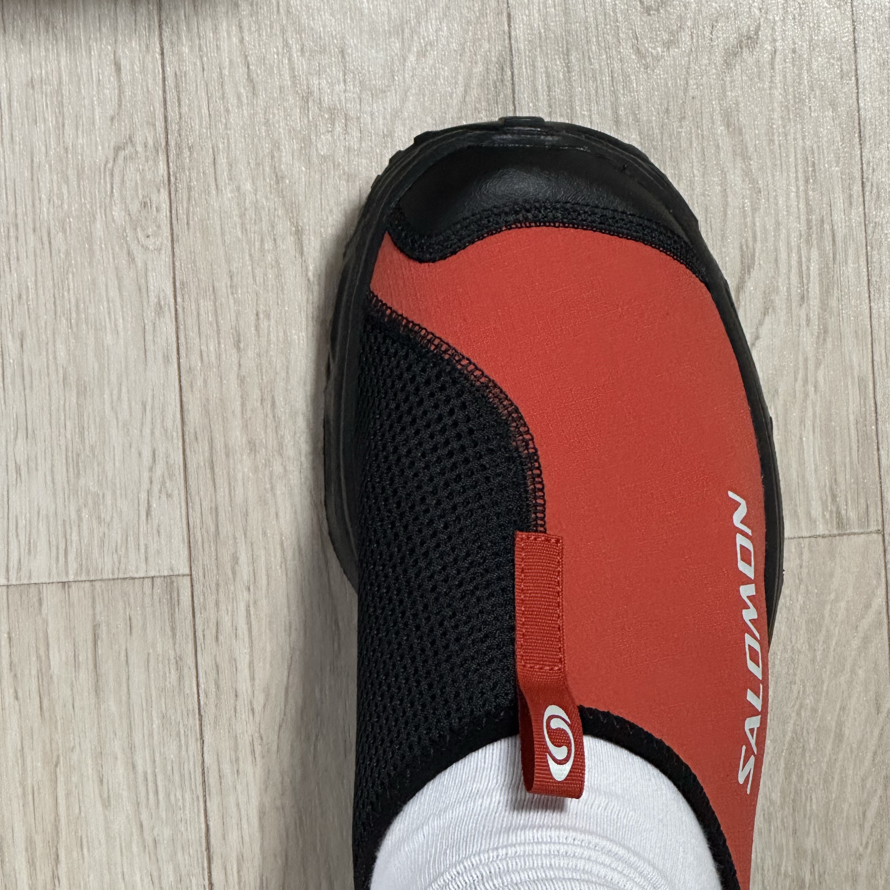Salomon RX Slide 3.0 Aurora Red Black 착용 스타일 - 4
