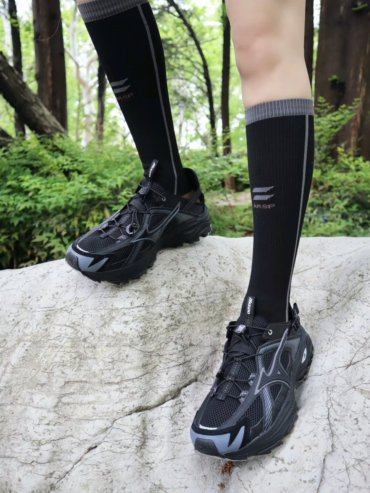 Mizuno Racer Trail SE Black, New Balance 1906L Black 착용 스타일 - 7