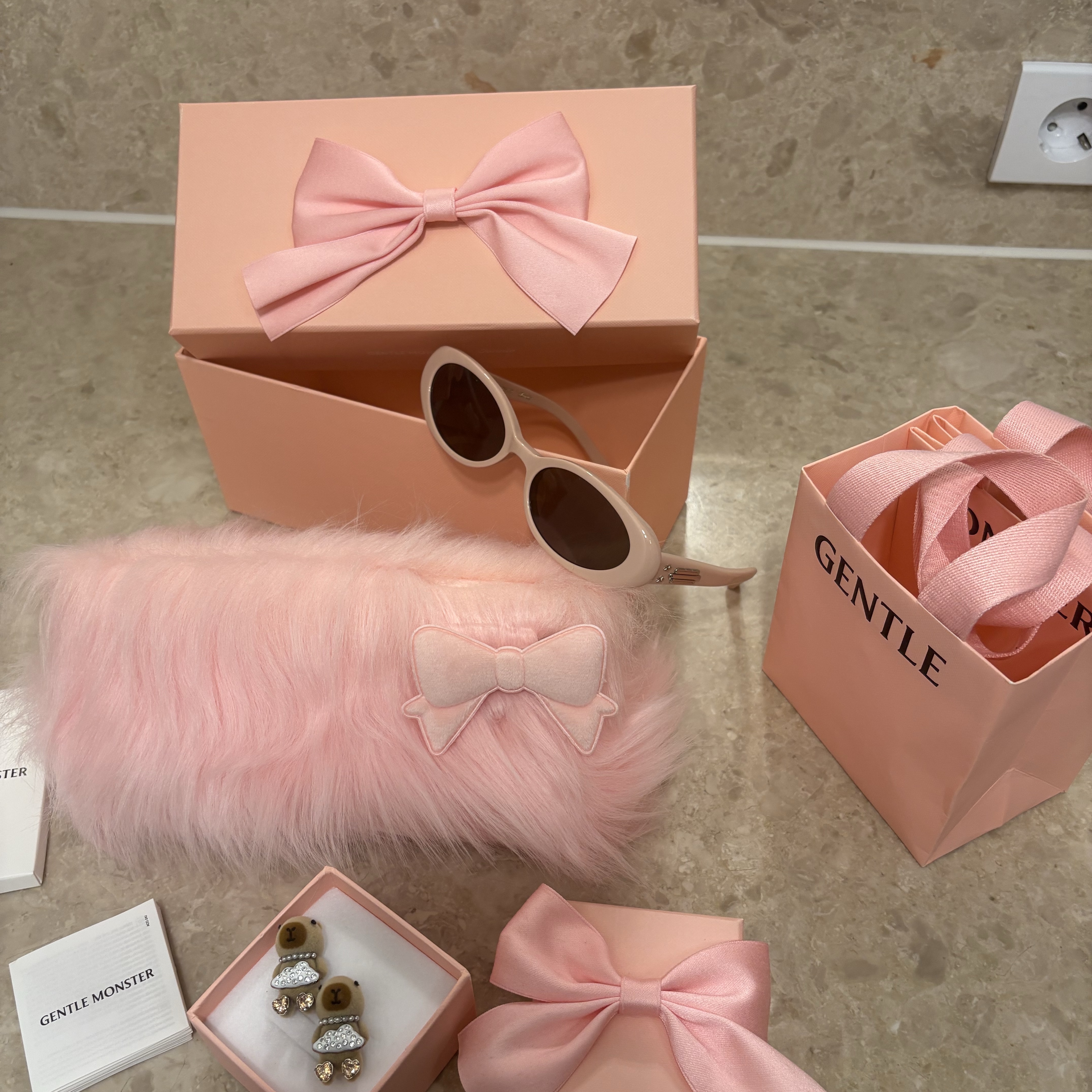 Gentle Monster x Jennie Jentle Salon Hush P7 Pink Brown, Gentle Monster x Jennie Jentle Salon Cooing 착용 스타일