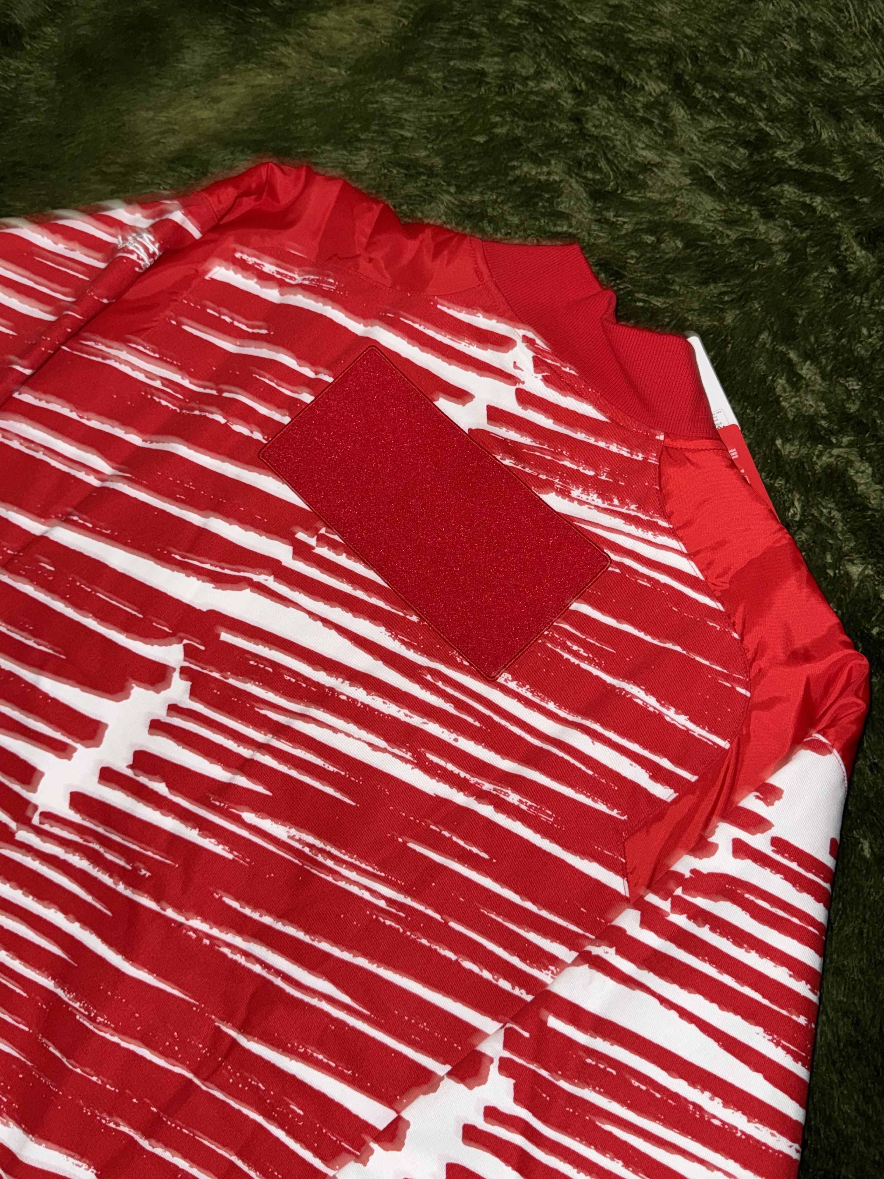 Puma x Ferrari x Joshua Vides Race Jacket Red White 착용 스타일 - 10