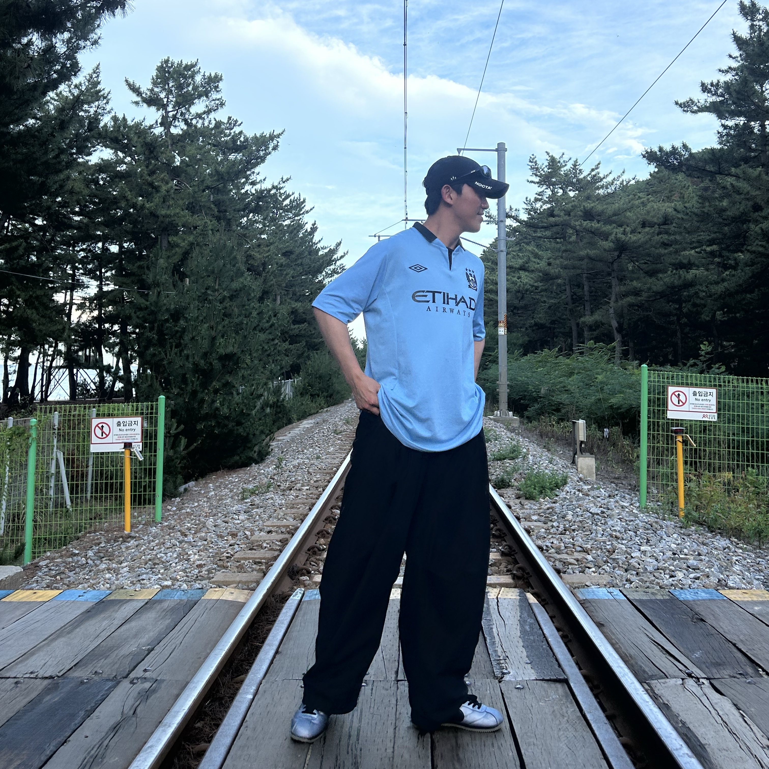 Nike Cortez Leather SE Metallic Cool Grey Black, Oakley Eye Jacket Redux Matte Black Frame Prizm Grey Lenses High Bridge Fit 착용 스타일 - 2