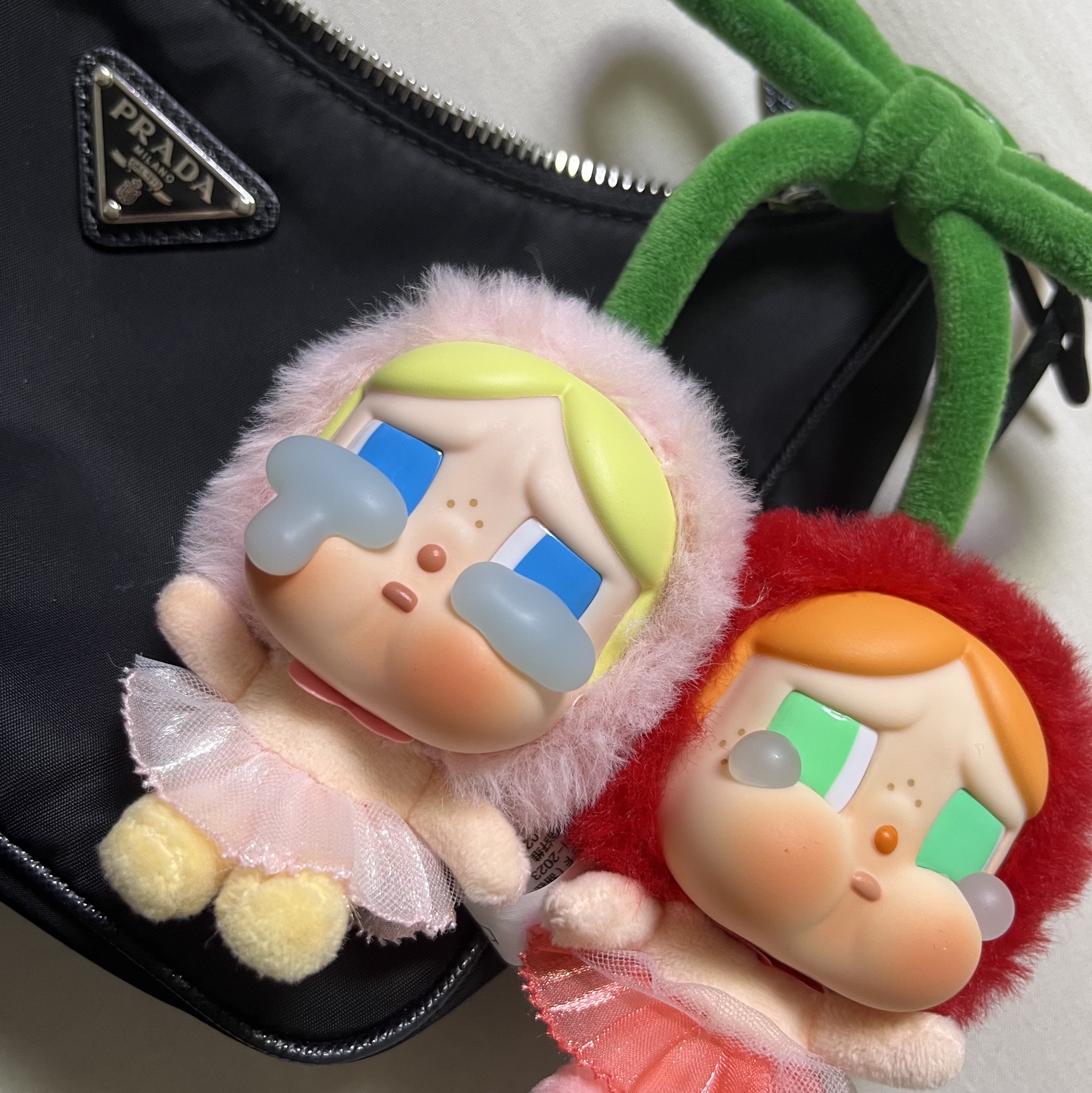 Pop Mart Crybaby Crying For Love Series Vinyl Plush, Prada Re-Edition 2005 Re-Nylon Shoulder Bag Black 착용 스타일