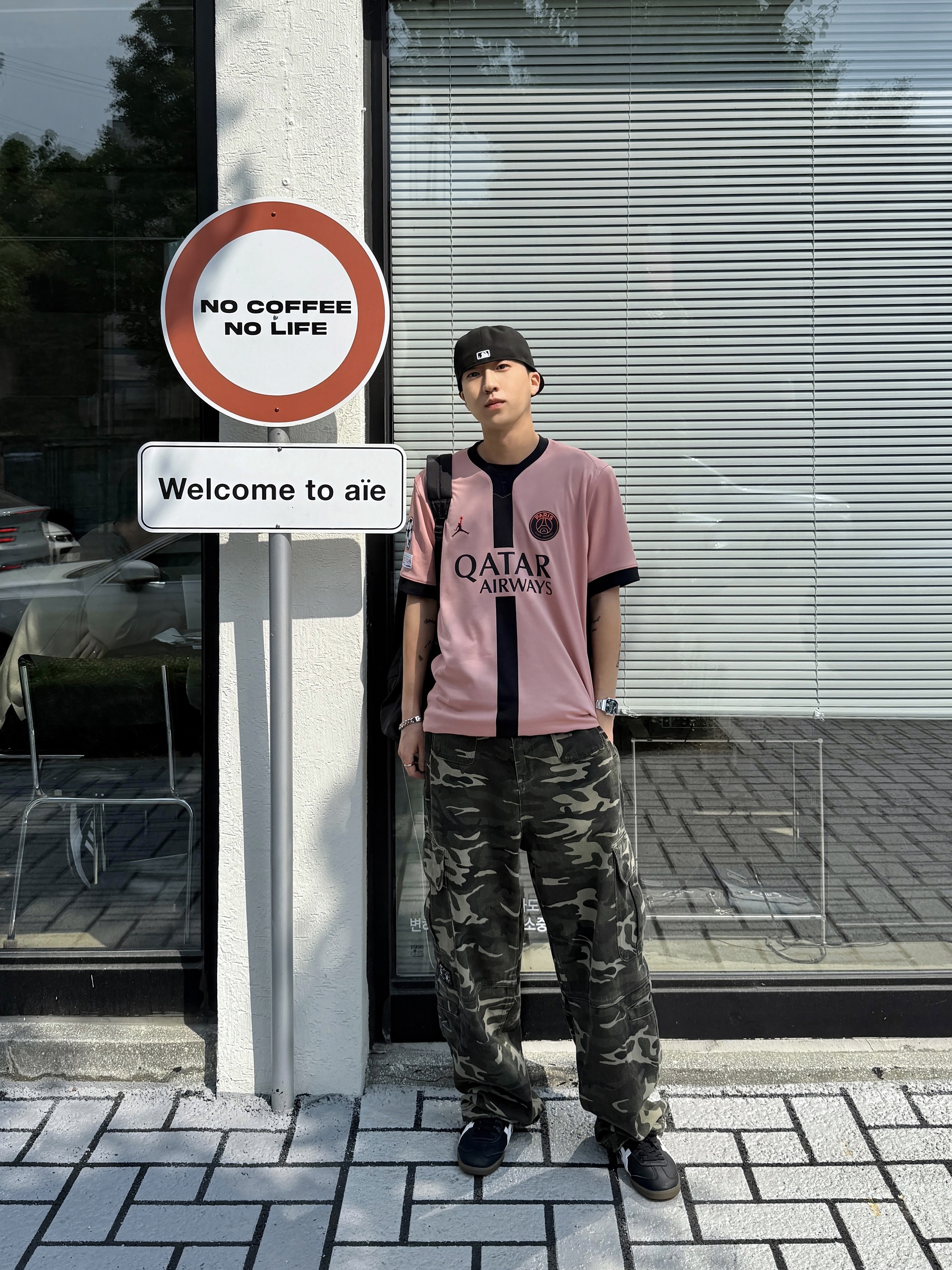 Jordan X Paris Saint-Germain 2024/25 Dri-Fit Stadium 3rd Replica Jersey Rust Pink (Non Marking Ver.), Jordan x Paris Saint-Germain 2024/25 Match Third Dri-Fit ADV Soccer Authentic Jersey Rust Pink Black (Non Marking Ver.) 착용 스타일 - 1