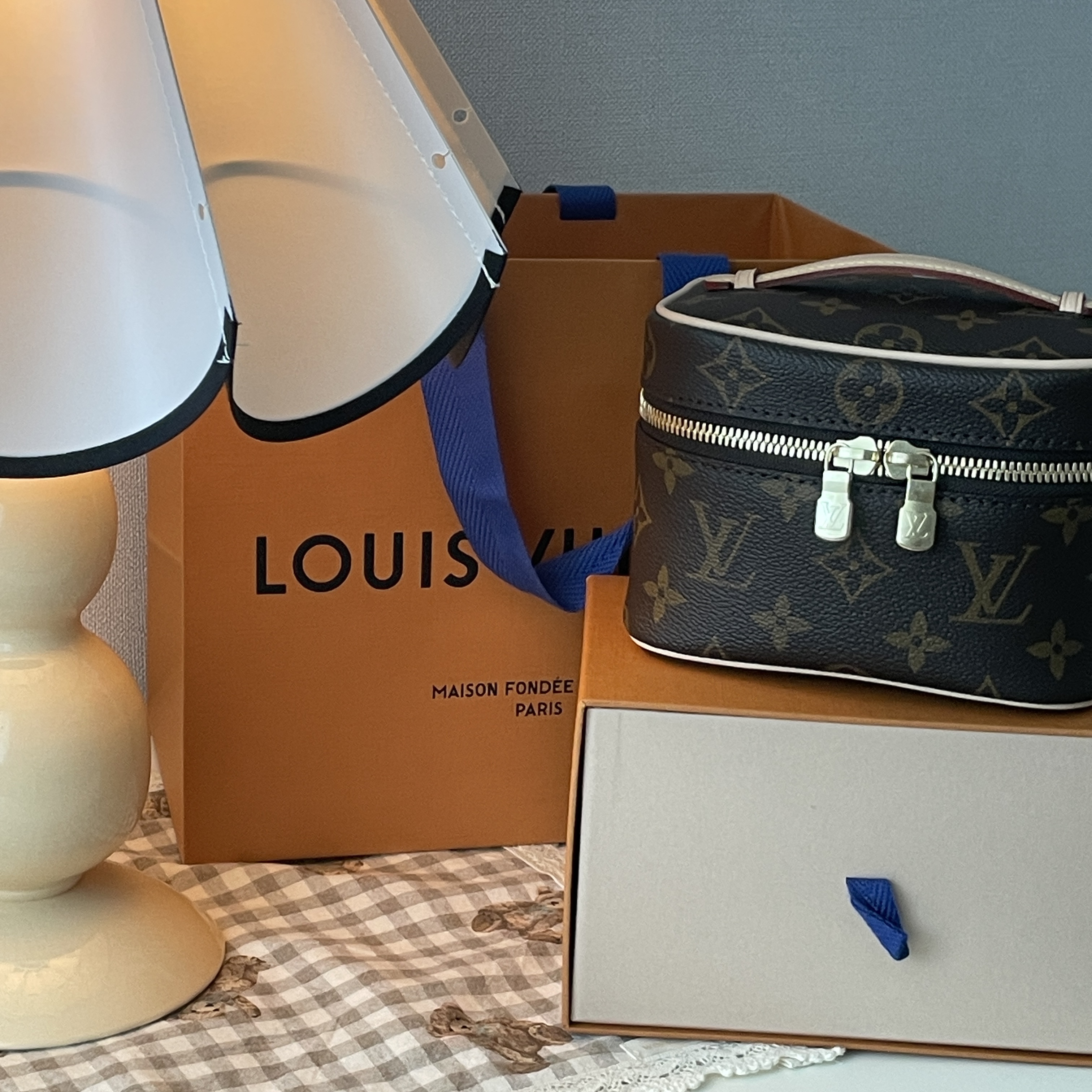 Louis Vuitton Nice Nano Toiletry Pouch Monogram 착용 스타일 - 1
