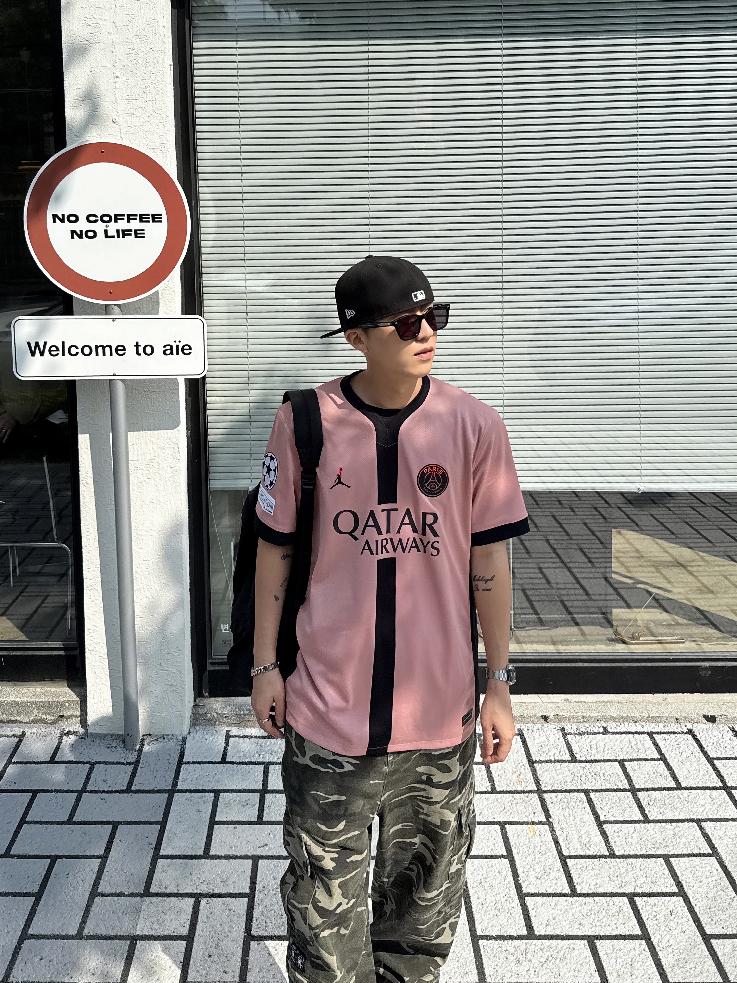 Jordan X Paris Saint-Germain 2024/25 Dri-Fit Stadium 3rd Replica Jersey Rust Pink (Non Marking Ver.), Jordan x Paris Saint-Germain 2024/25 Match Third Dri-Fit ADV Soccer Authentic Jersey Rust Pink Black (Non Marking Ver.) 착용 스타일 - 2