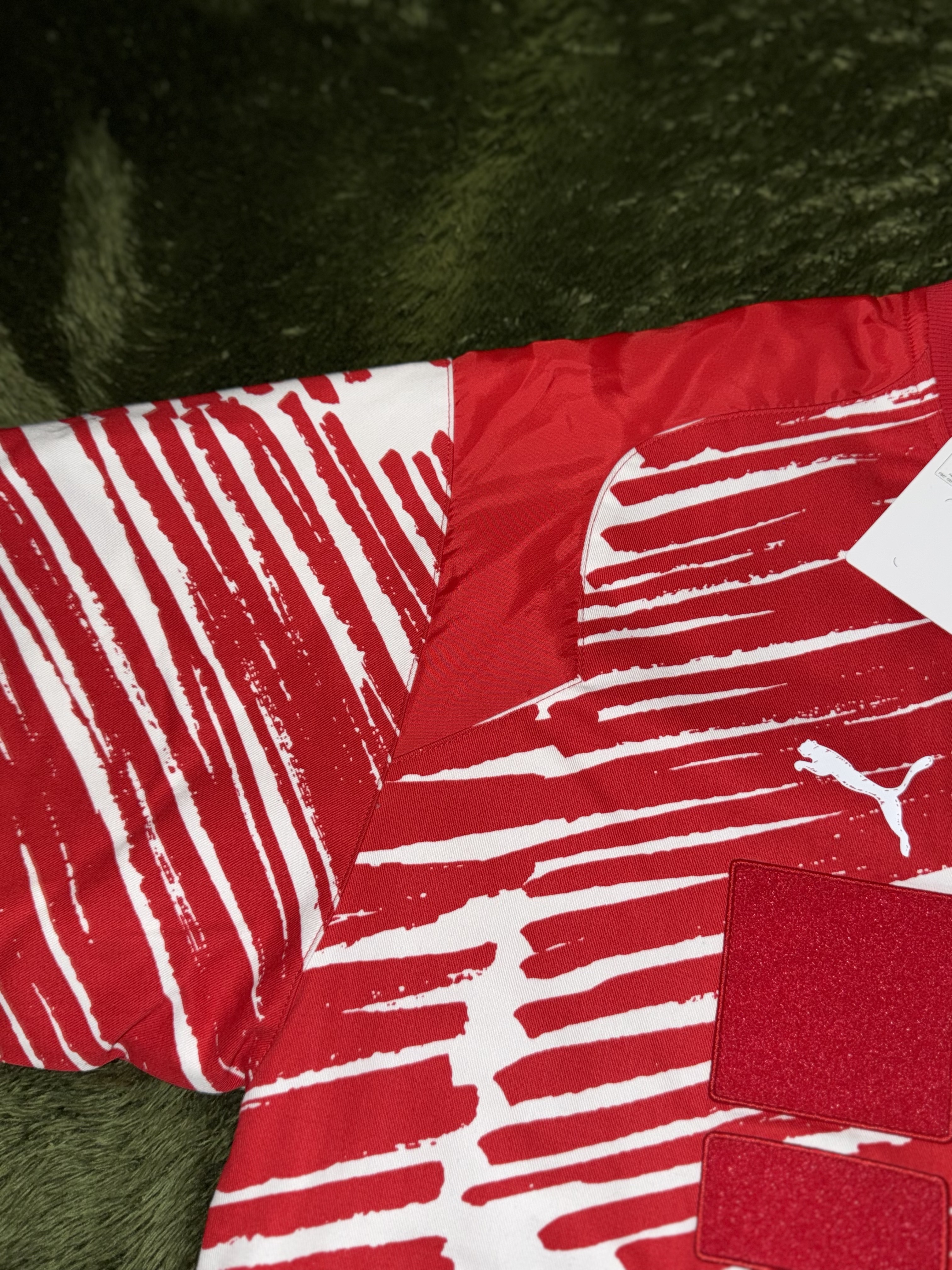 Puma x Ferrari x Joshua Vides Race Jacket Red White 착용 스타일 - 5