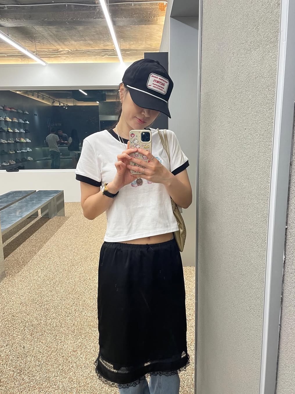 Dominant Unicorn Ringer Crop T-Shirt White 착용 스타일 - 2