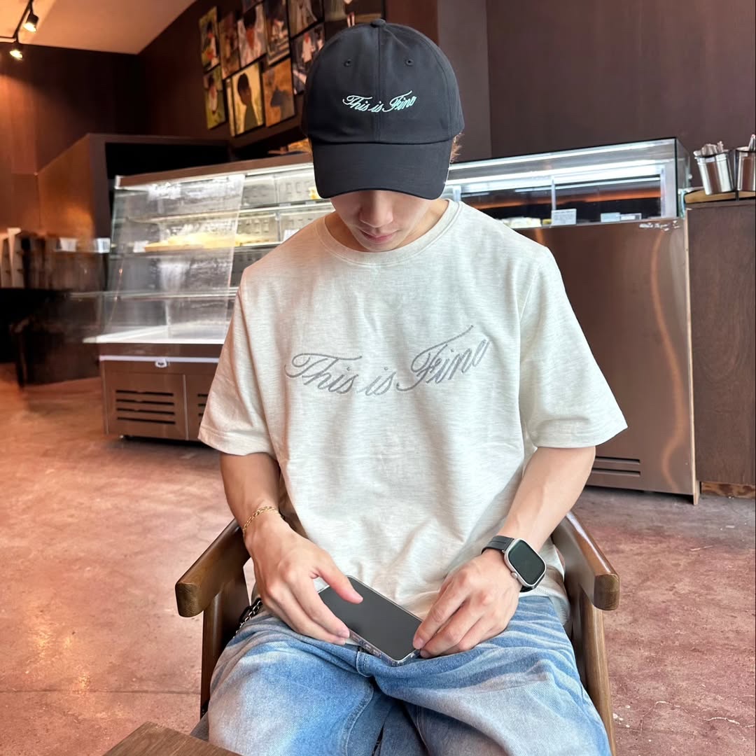 THIS IS FINE Oversized Signature Tee Oat, THIS IS FINE Signature Ball Cap Black 착용 스타일 - 2
