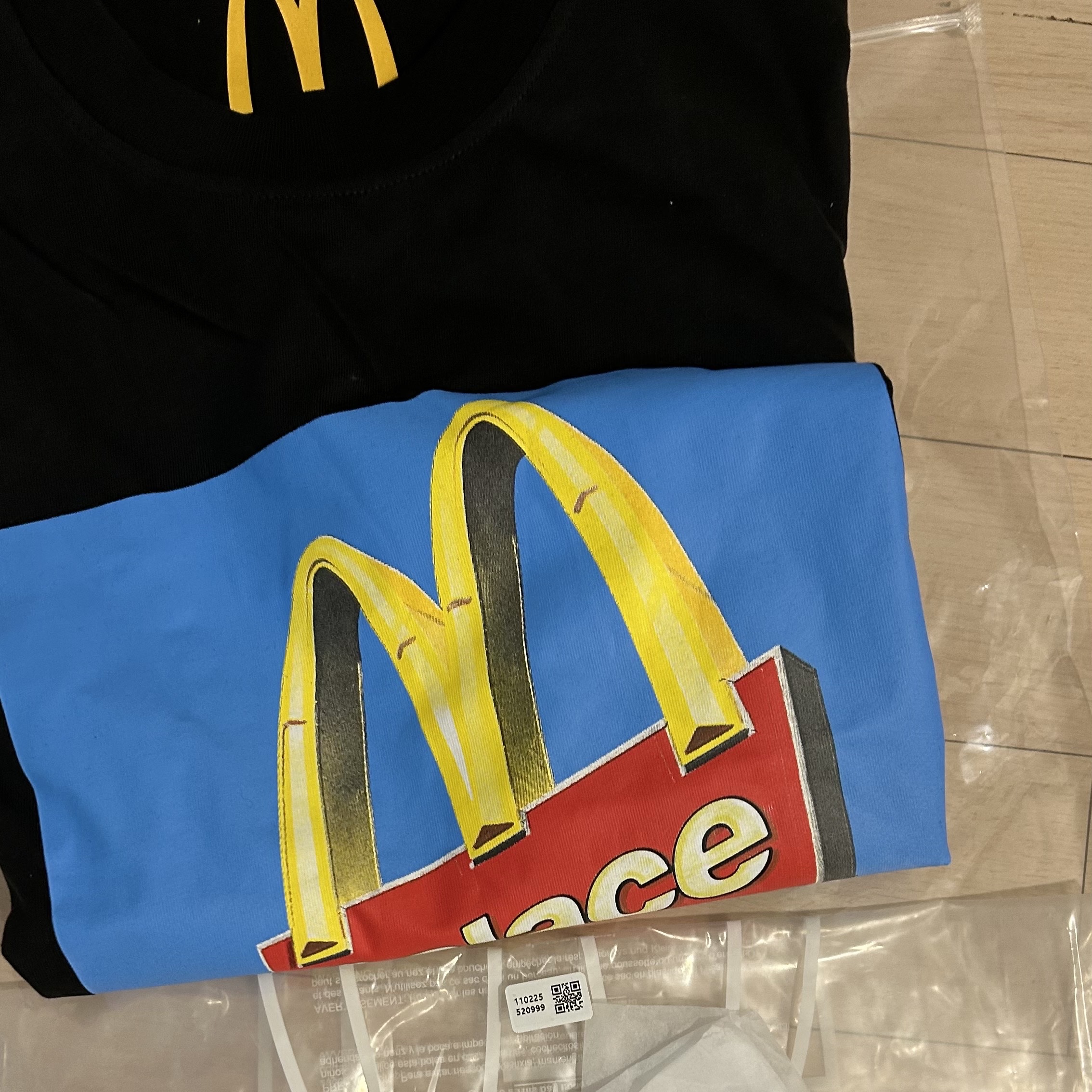 Palace x McDonald's Sign T-Shirt Black - 23FW 착용 스타일