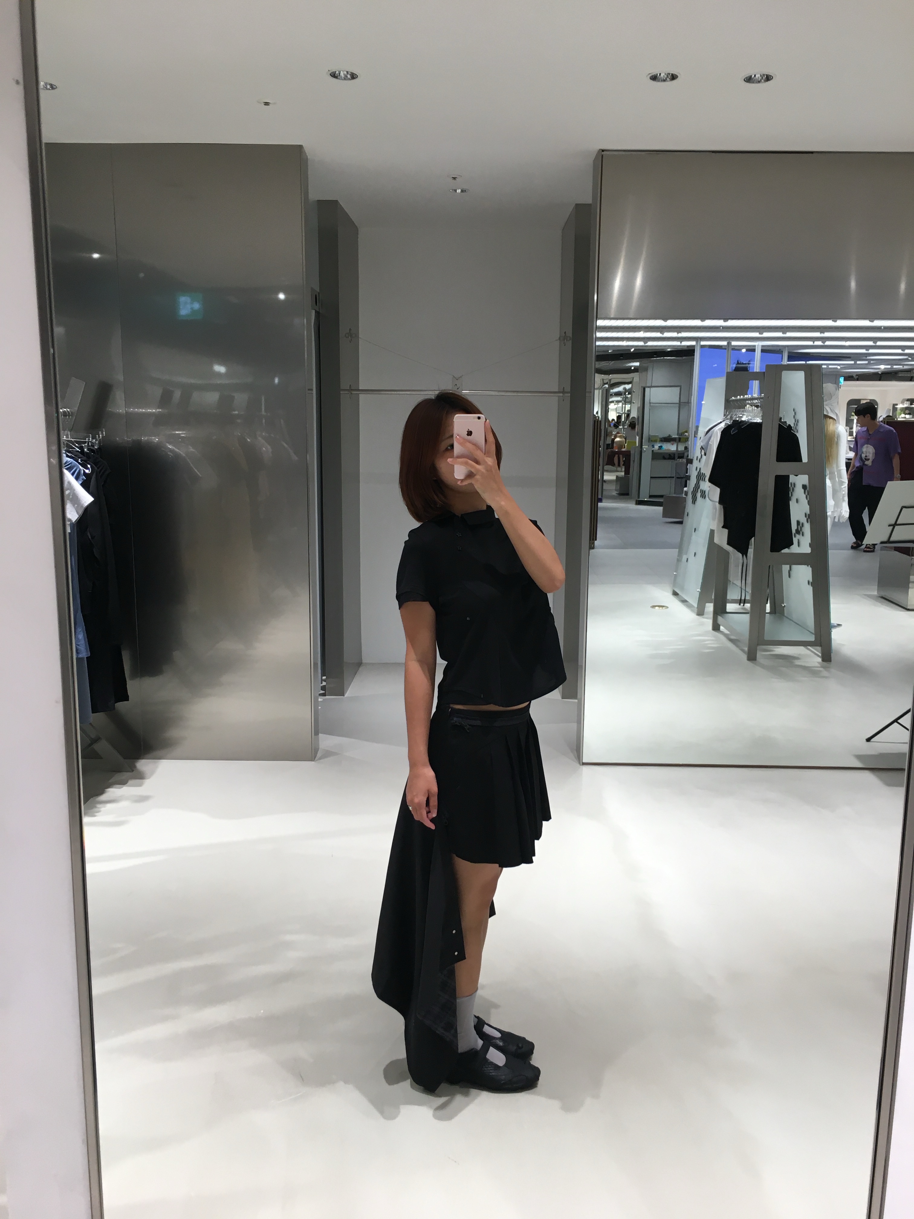 OJOS Multipanel Pleats Skirt Black 착용 스타일