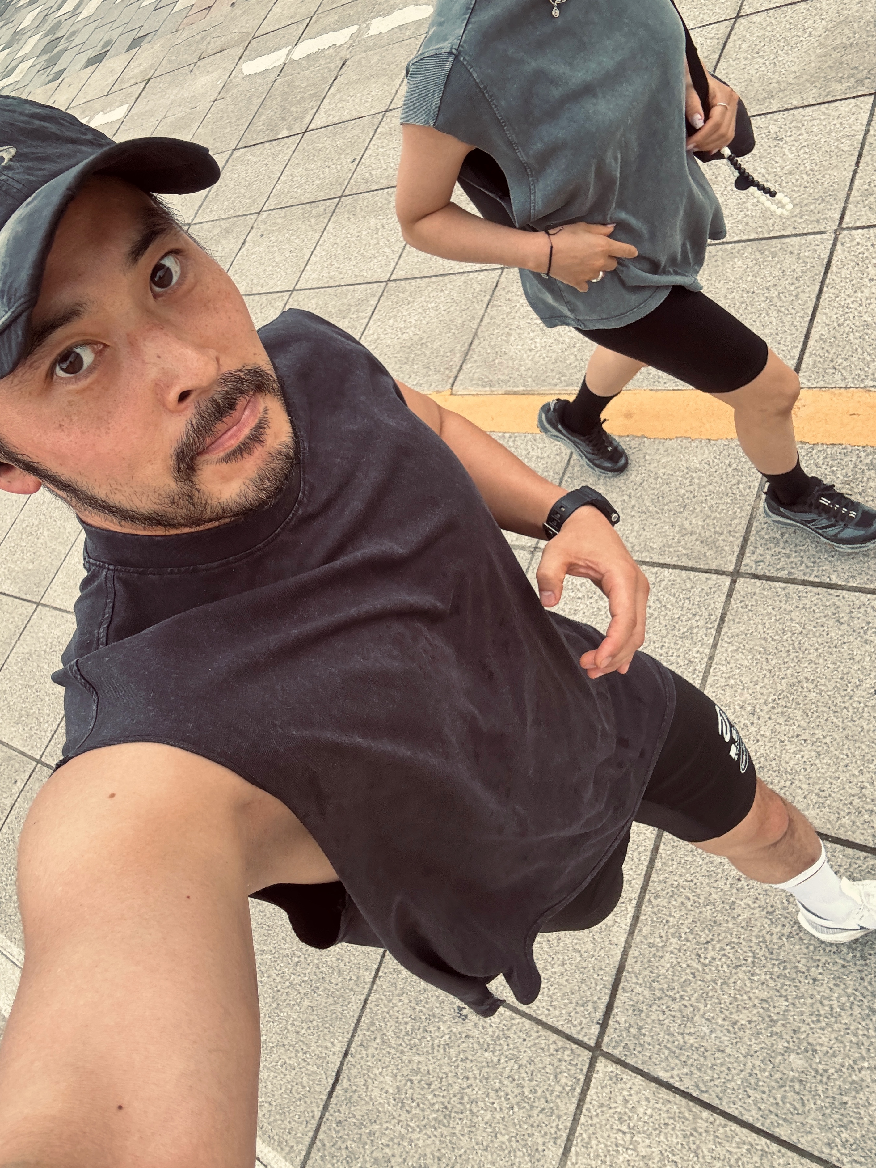 Nike ZoomX Vaporfly Next% 3 White Grey, Hoka Mafate Speed 2 Black Castlerock 착용 스타일 - 1