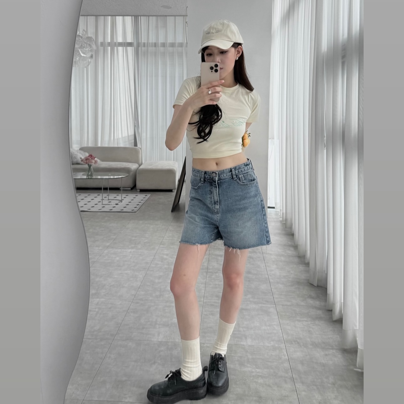 THIS IS FINE Cropped Signature Tee Cream, THIS IS FINE Signature Ball Cap Cream 착용 스타일
