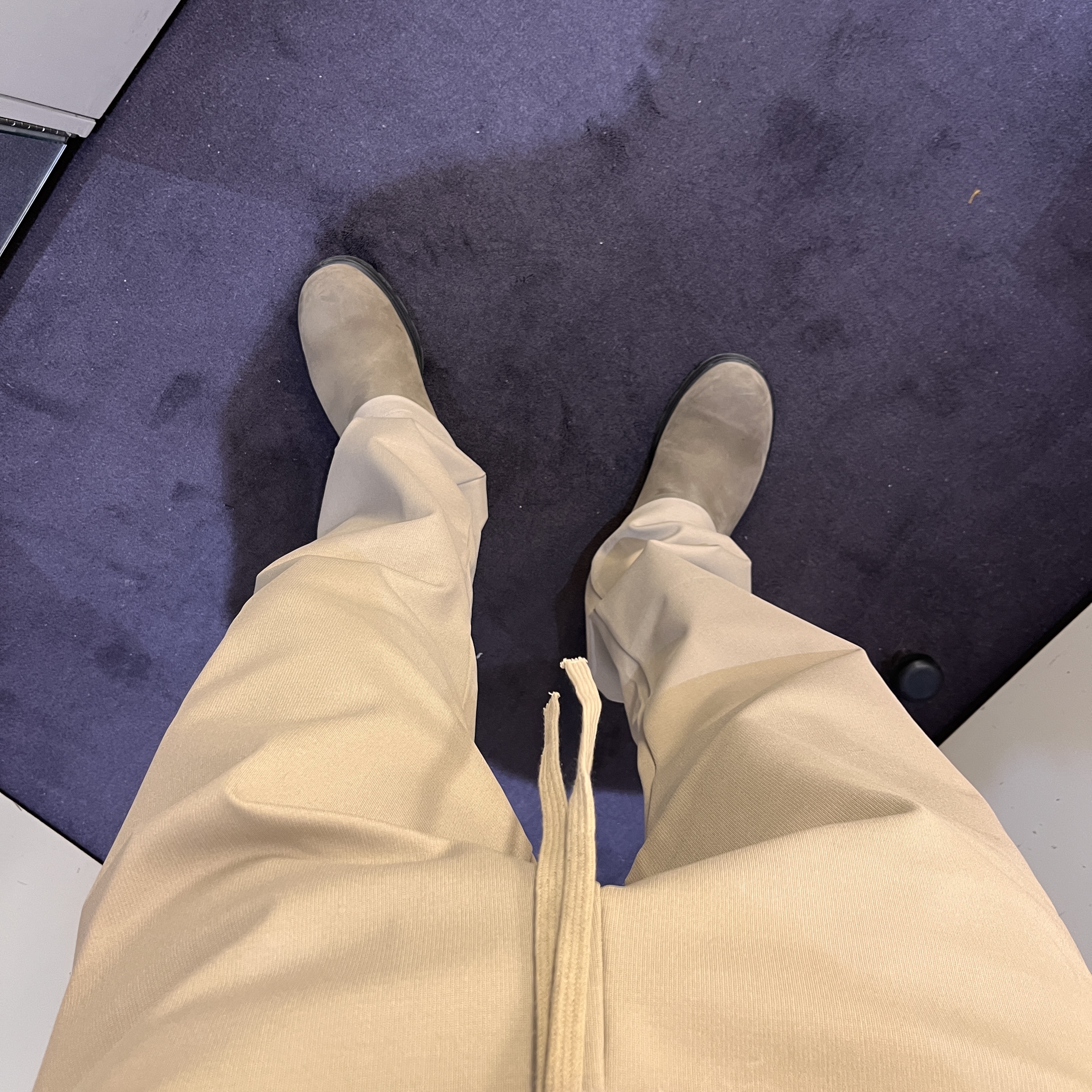 Fear of God Eternal Viscose Tricot Slim Pants Dusty Concrete 착용 스타일 - 3