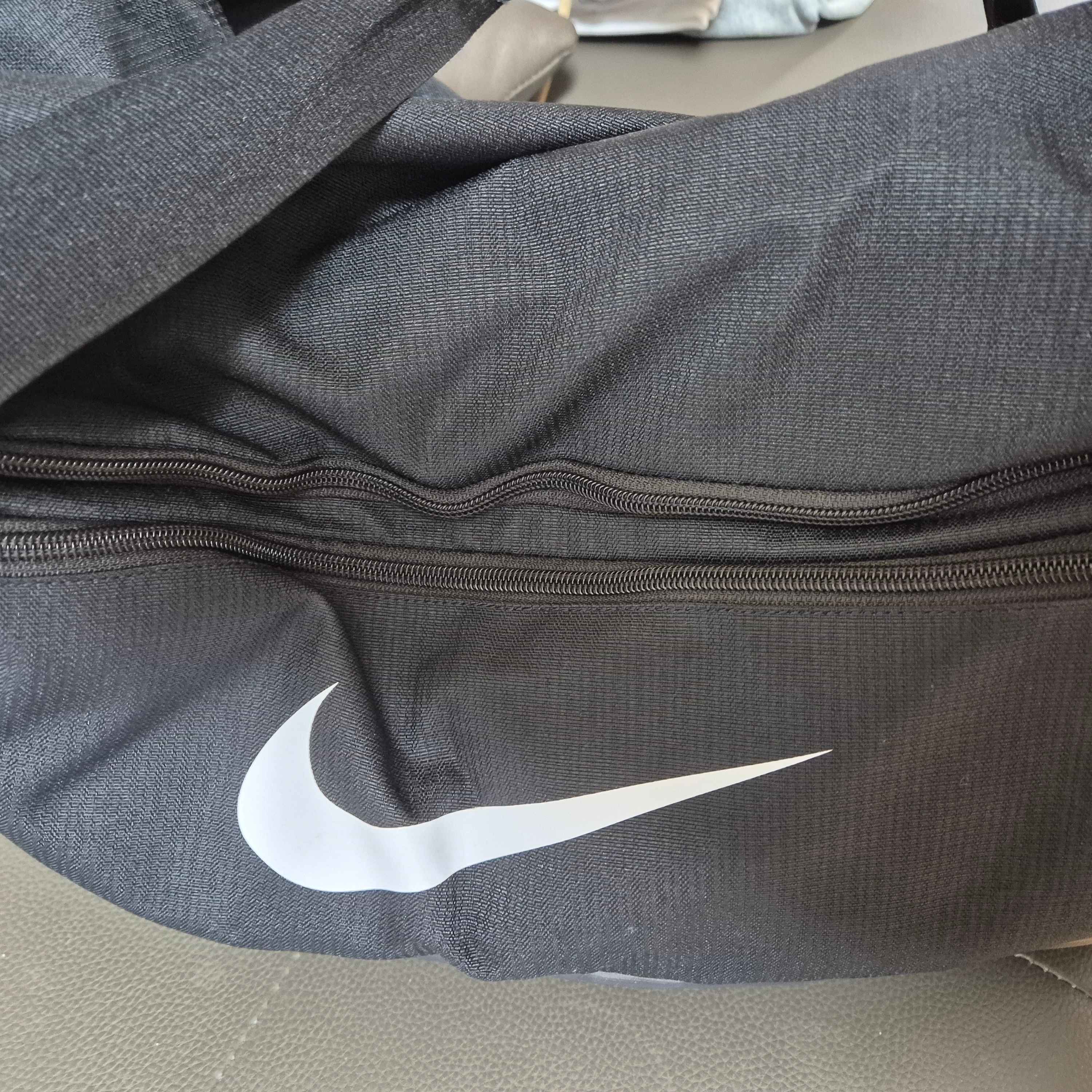 Nike Brasilia 9.5 Training Duffle Bag Small 41L Black 착용 스타일