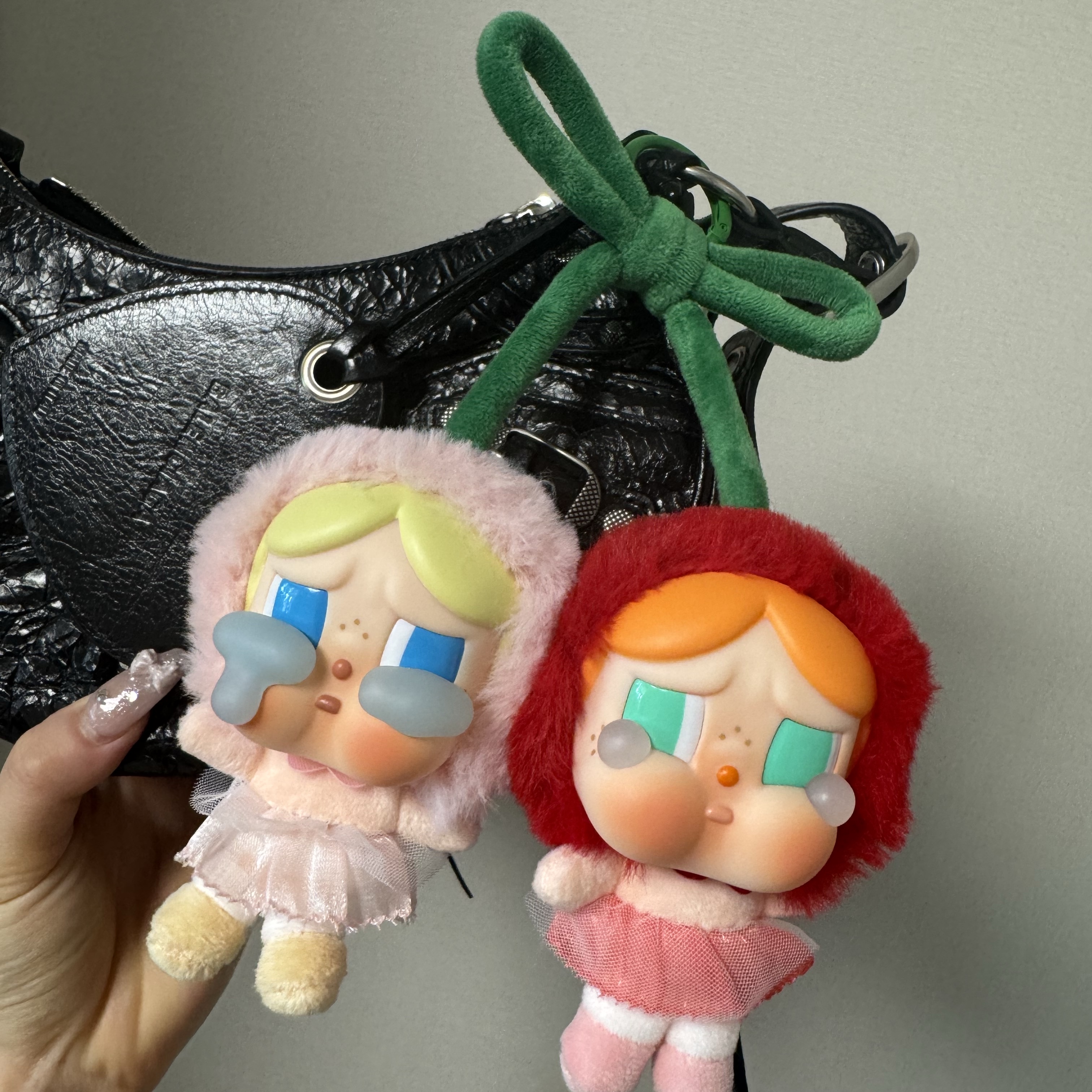 Pop Mart Crybaby Crying For Love Series Vinyl Plush 착용 스타일
