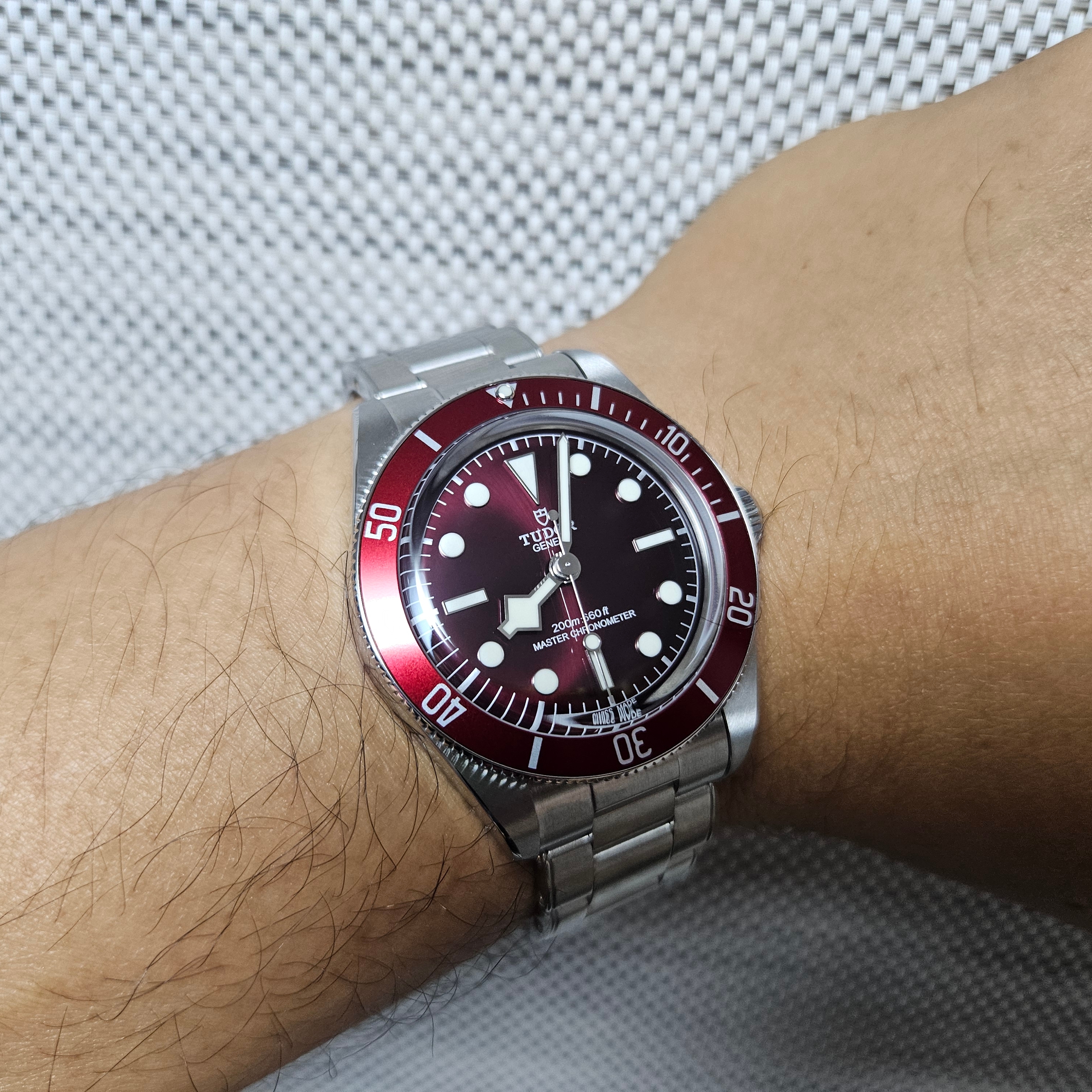 Tudor Black Bay 58 39mm Steel Bracelet Burgundy 착용 스타일 - 1