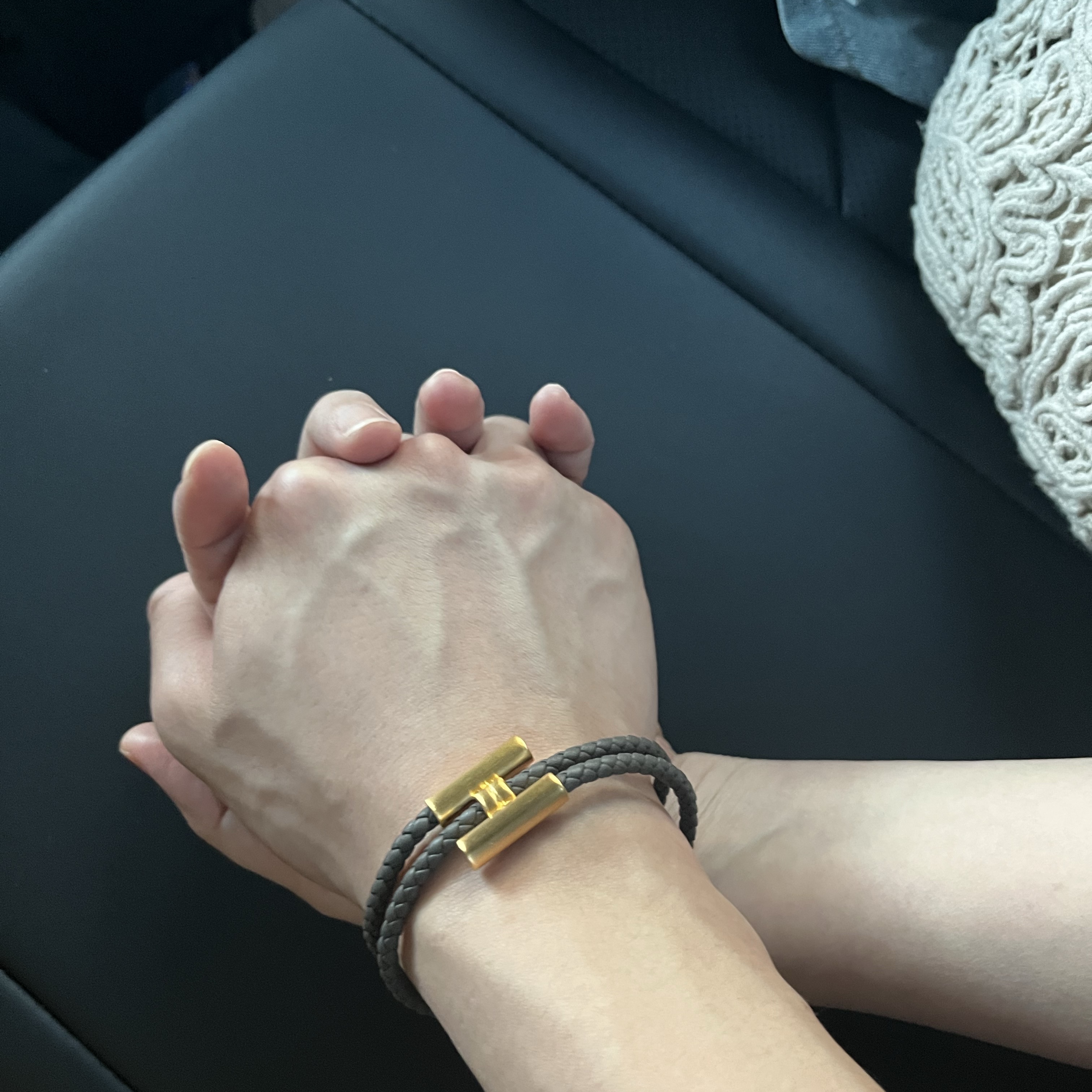 Hermes Tournis Tresse Bracelet Swift Calfskin Brushed Gold & Gris Etain 착용 스타일
