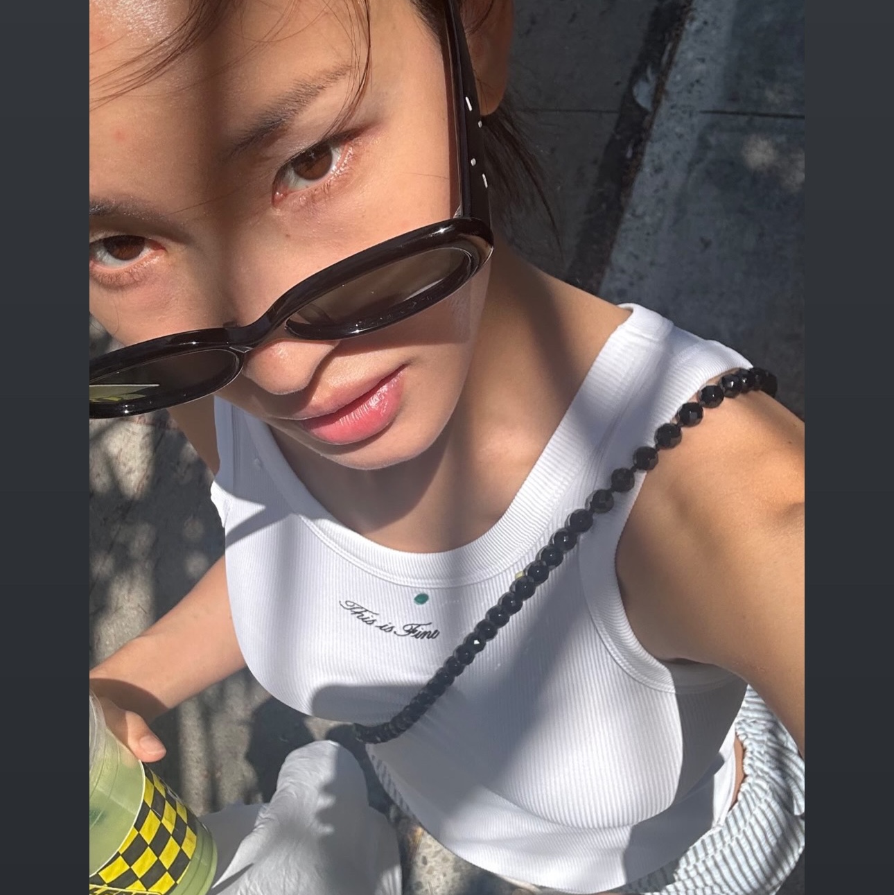 THIS IS FINE Pajama Shorts Blue, THIS IS FINE Ribbed Sleeveless Top White 착용 스타일 - 3