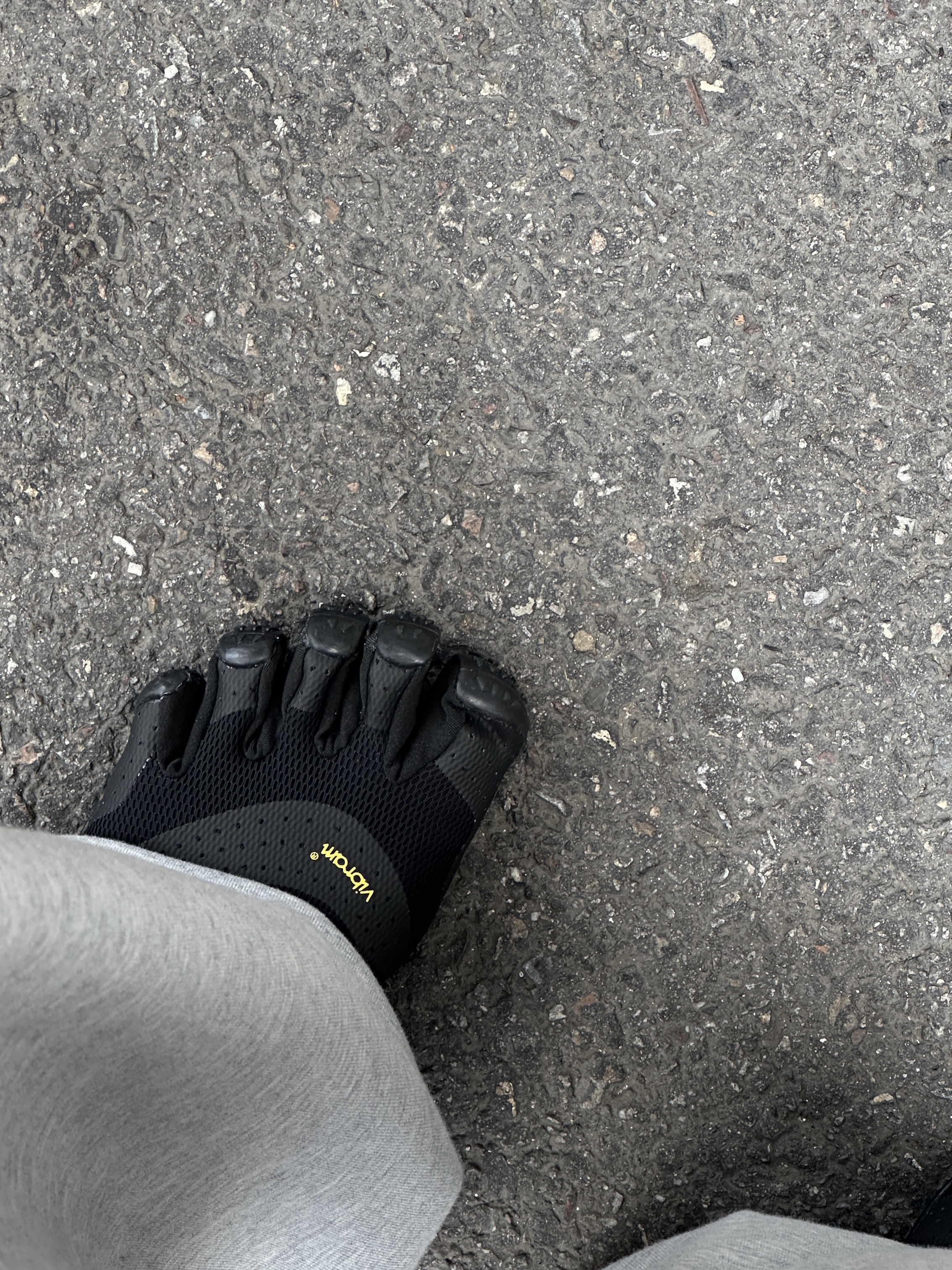 Vibram Fivefingers KSO Black Black, Supreme Cordura Denim S Logo 6-Panel Black - 25SS 착용 스타일 - 2