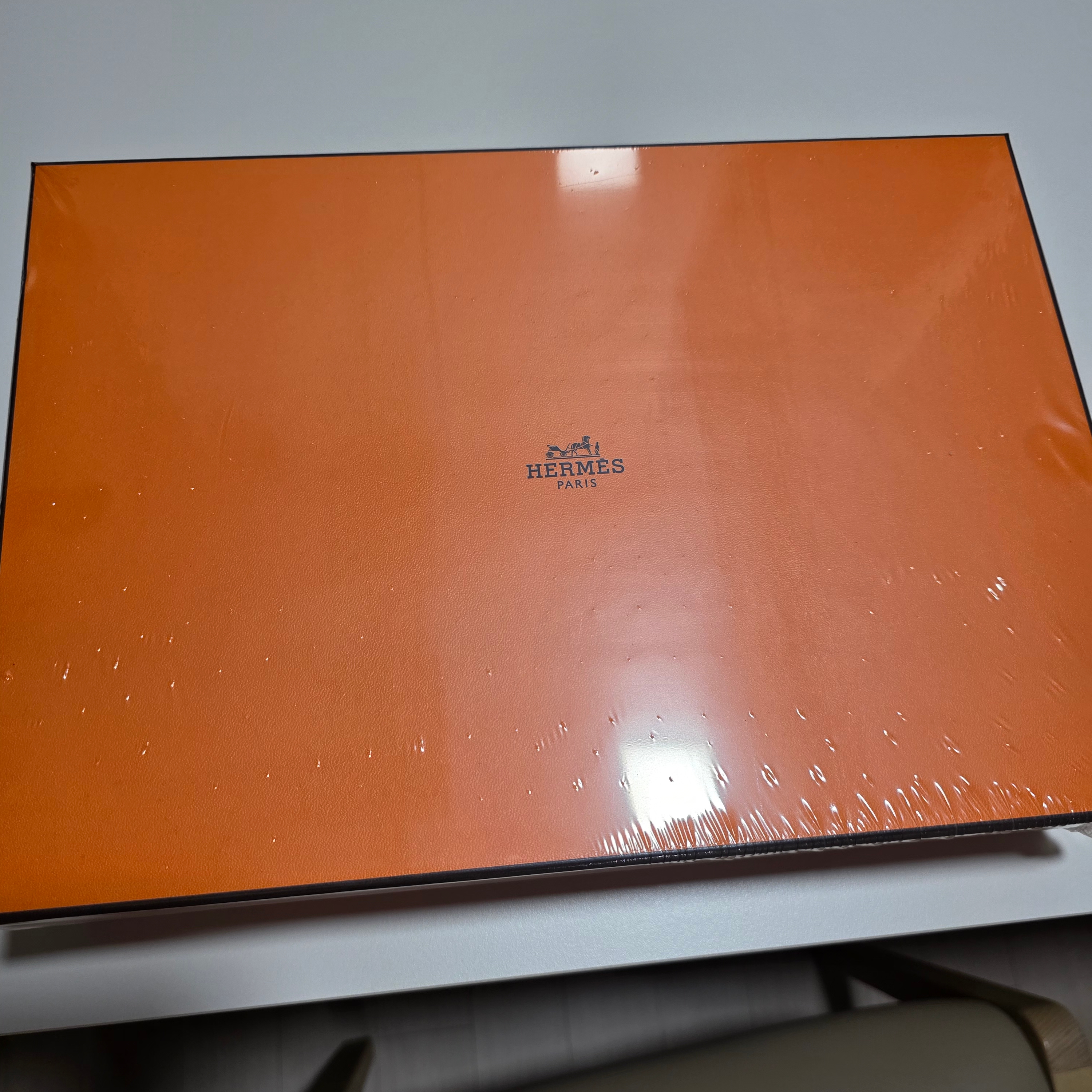 Hermes Izmir Sandal Calfskin & Naturel 착용 스타일 - 1