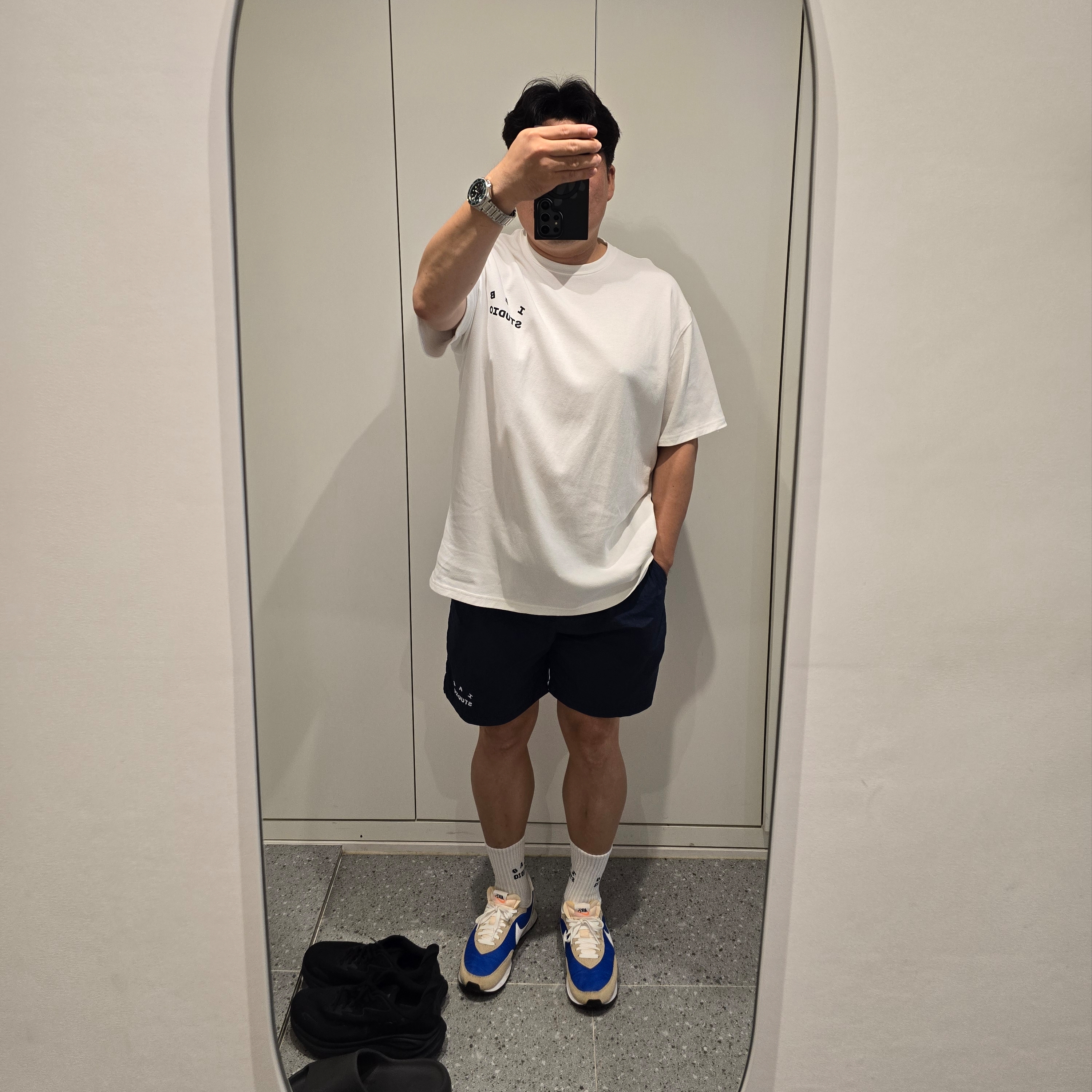 IAB Studio T-Shirt White - 23FW, Nike Waffle Trainer 2 Hyper Royal Rattan 착용 스타일