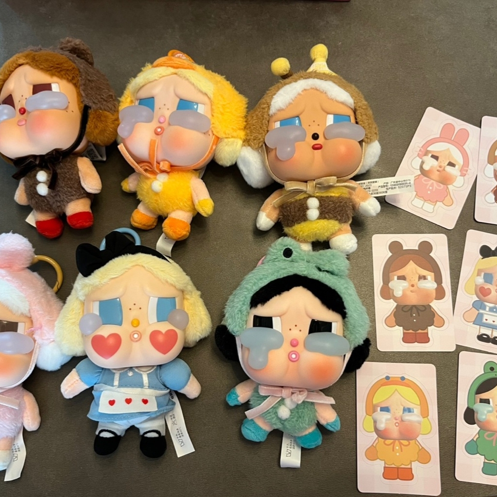 Pop Mart Crybaby Crying Again Series Plush Keyring Sealed Case (6 Blind Boxes) 착용 스타일