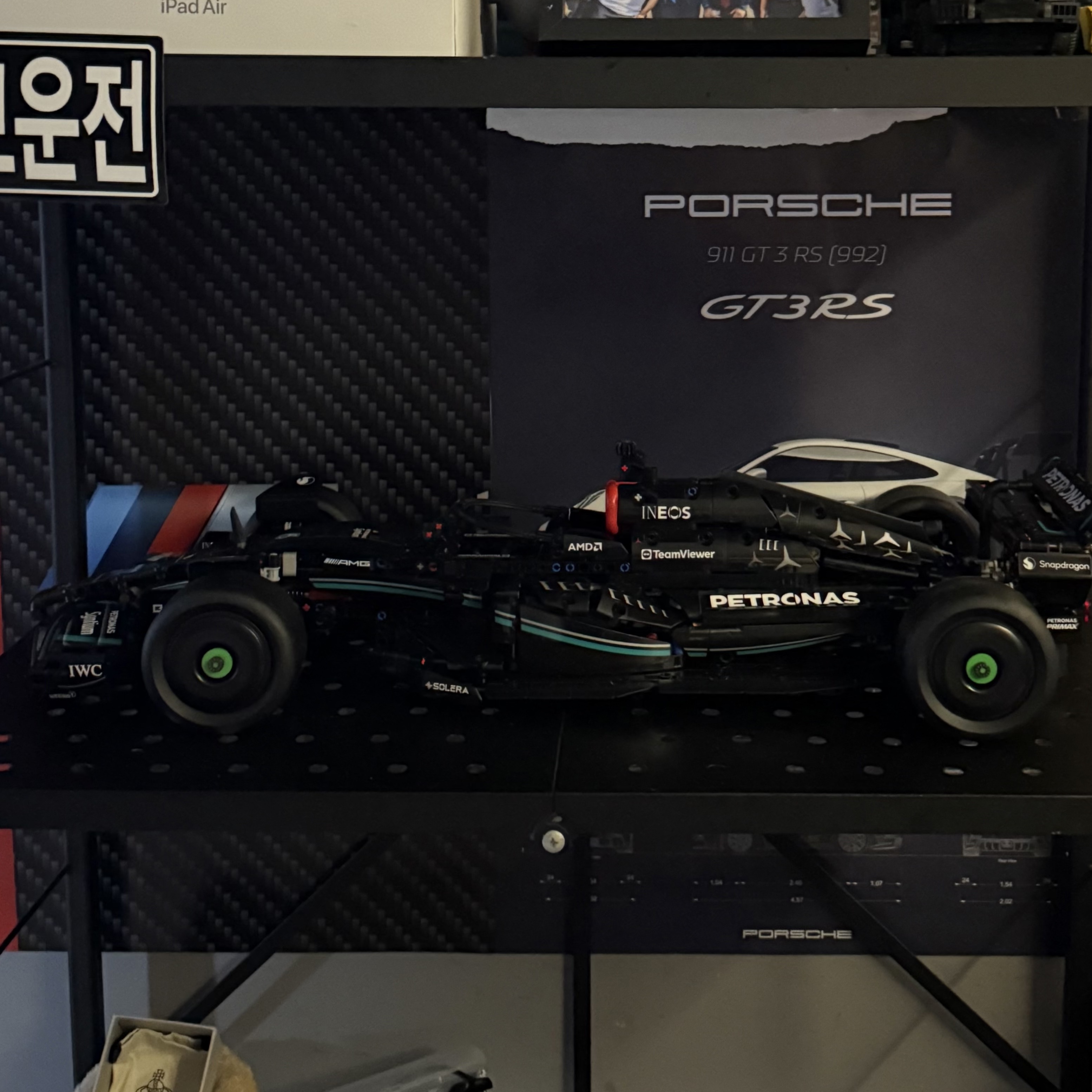 Lego Mercedes-AMG F1 W14 E Performance 착용 스타일 - 1
