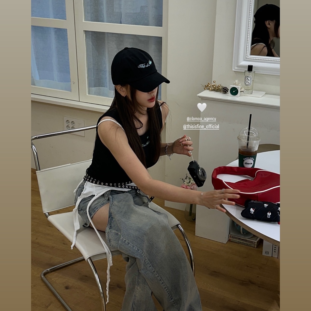 THIS IS FINE Ribbed Sleeveless Top Black, THIS IS FINE Signature Ball Cap Black 착용 스타일 - 1