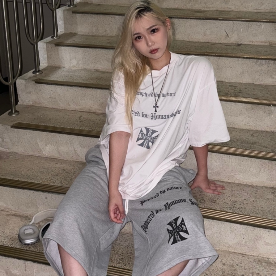Sapiens Engineered Over Fit Short Sleeves White, [KREAM 단독][예약 배송] Sapiens Engineered Over Fit Shorts Gray 착용 스타일 - 2