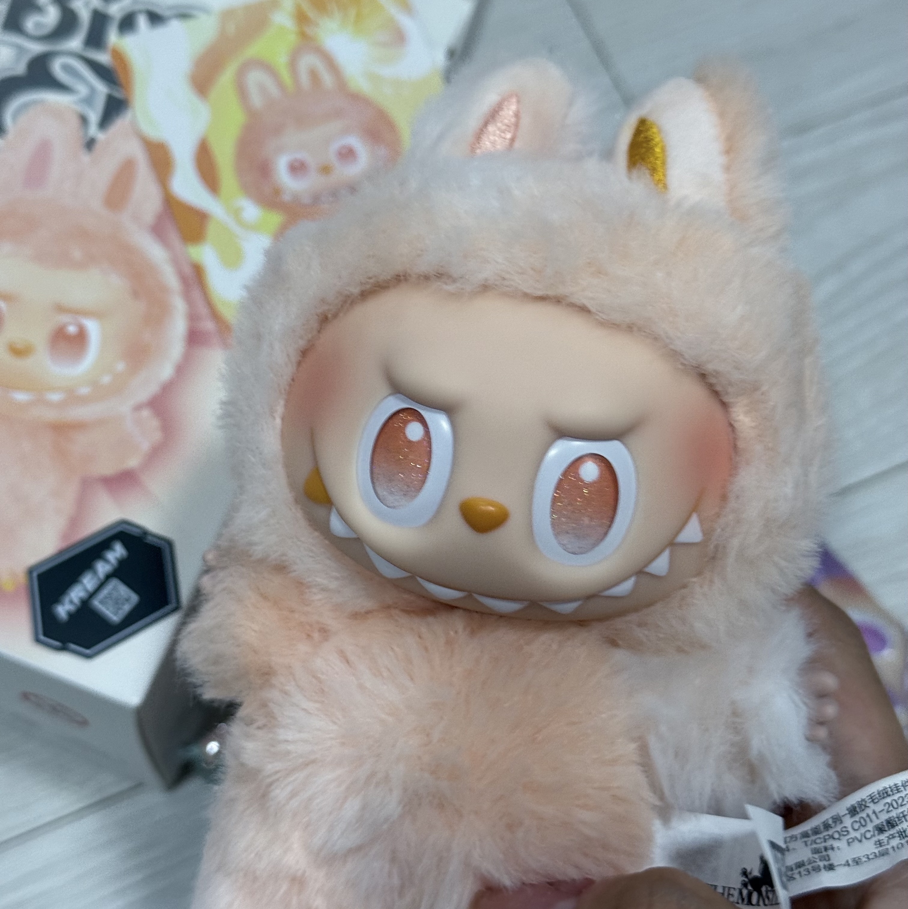 Pop Mart Labubu The Monsters Highlight Series Sealed Case (1 Blind Box) 착용 스타일