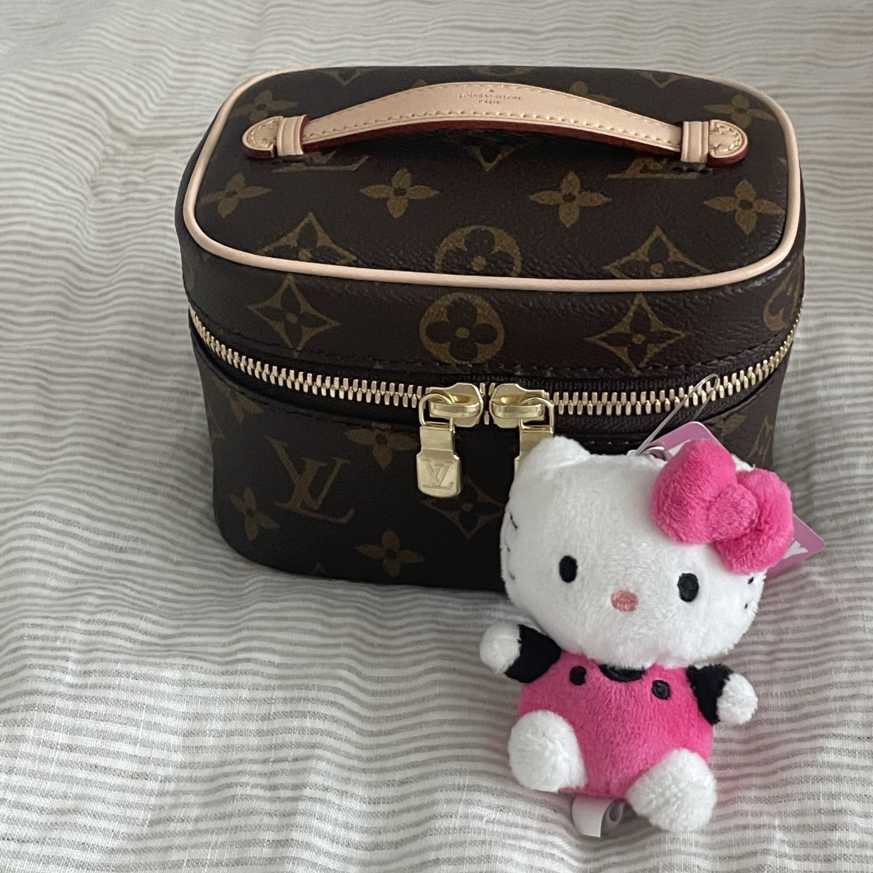 Louis Vuitton Nice Nano Toiletry Pouch Monogram 착용 스타일 - 2