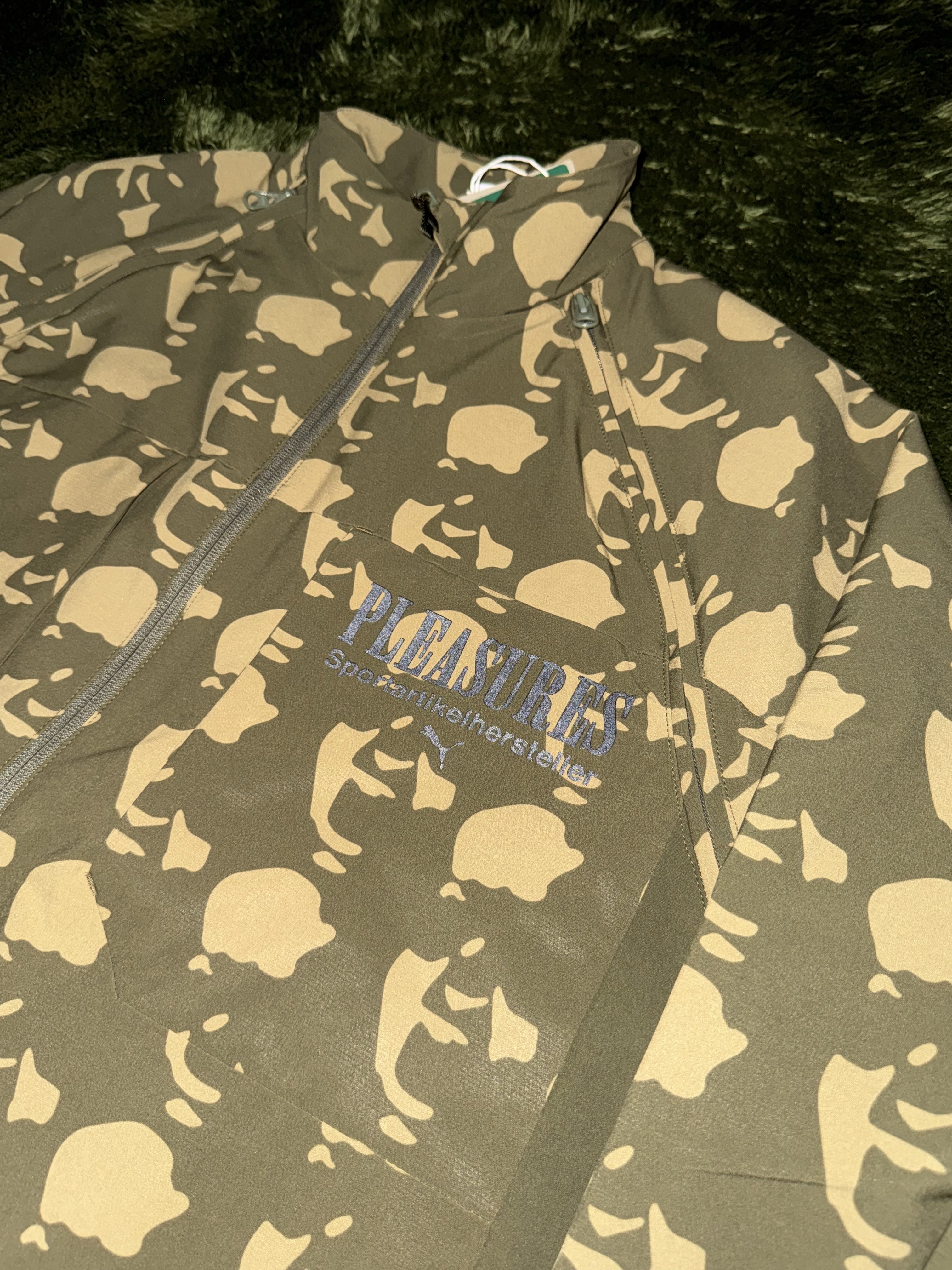 Puma X Pleasures Jacket Chocolate Chip 착용 스타일 - 2