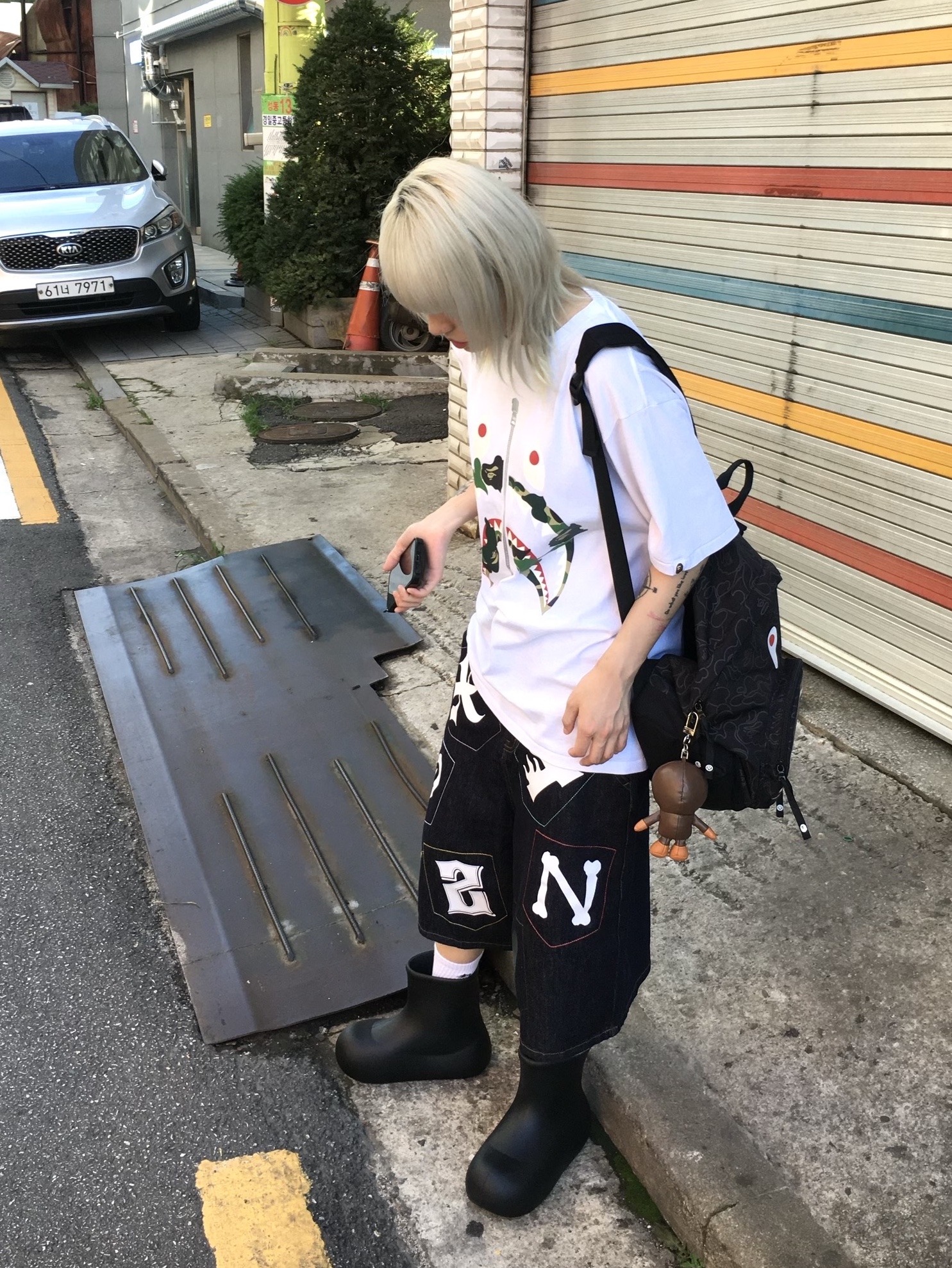 BAPE ABC Camo Rebuild Shark T-Shirt White, Taw&Toe Zerovity Murff Black 착용 스타일 - 1