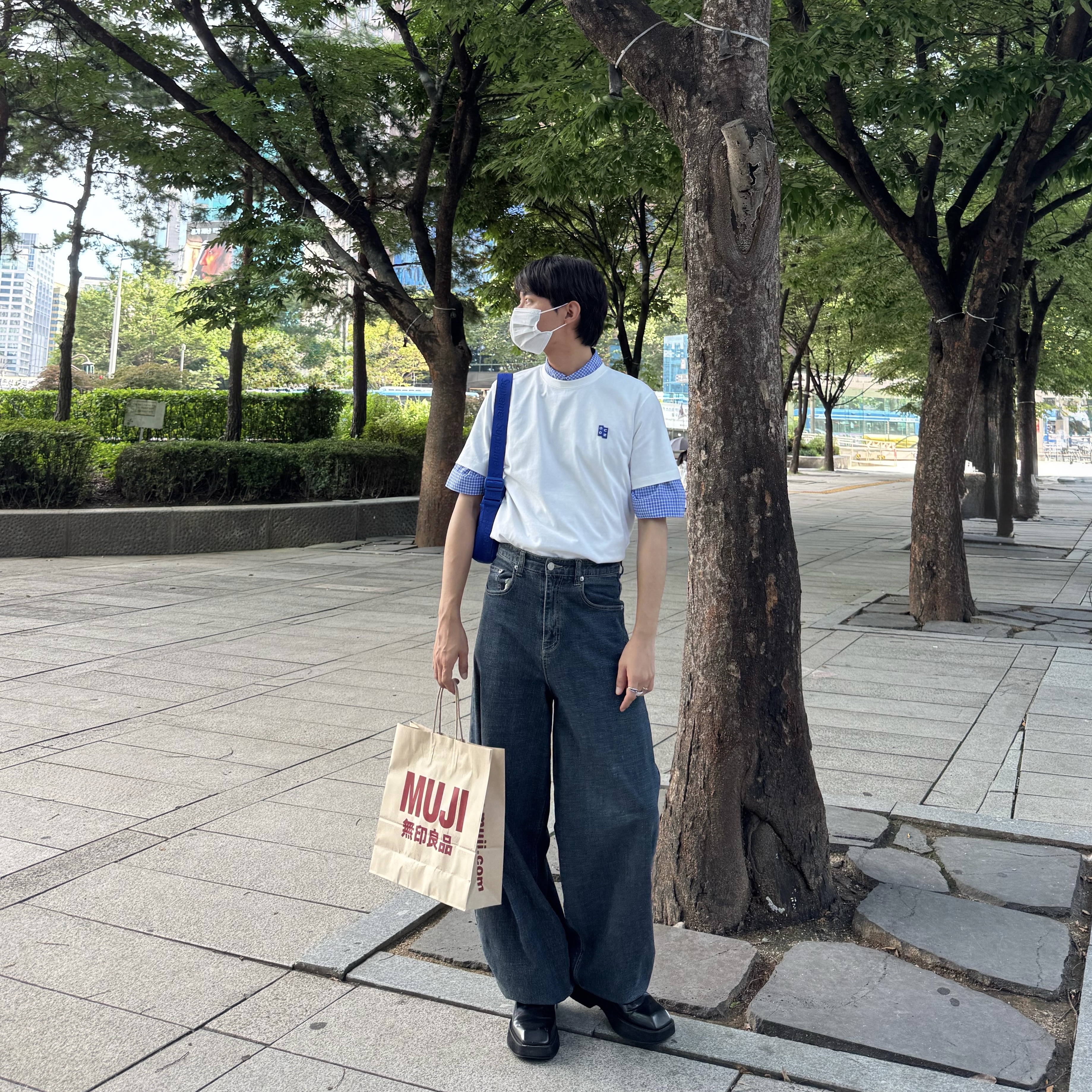 Ader Error Sig; TRS Tag T-Shirt 05 Off White, Supreme Woven Shoulder Bag Royal - 24SS 착용 스타일