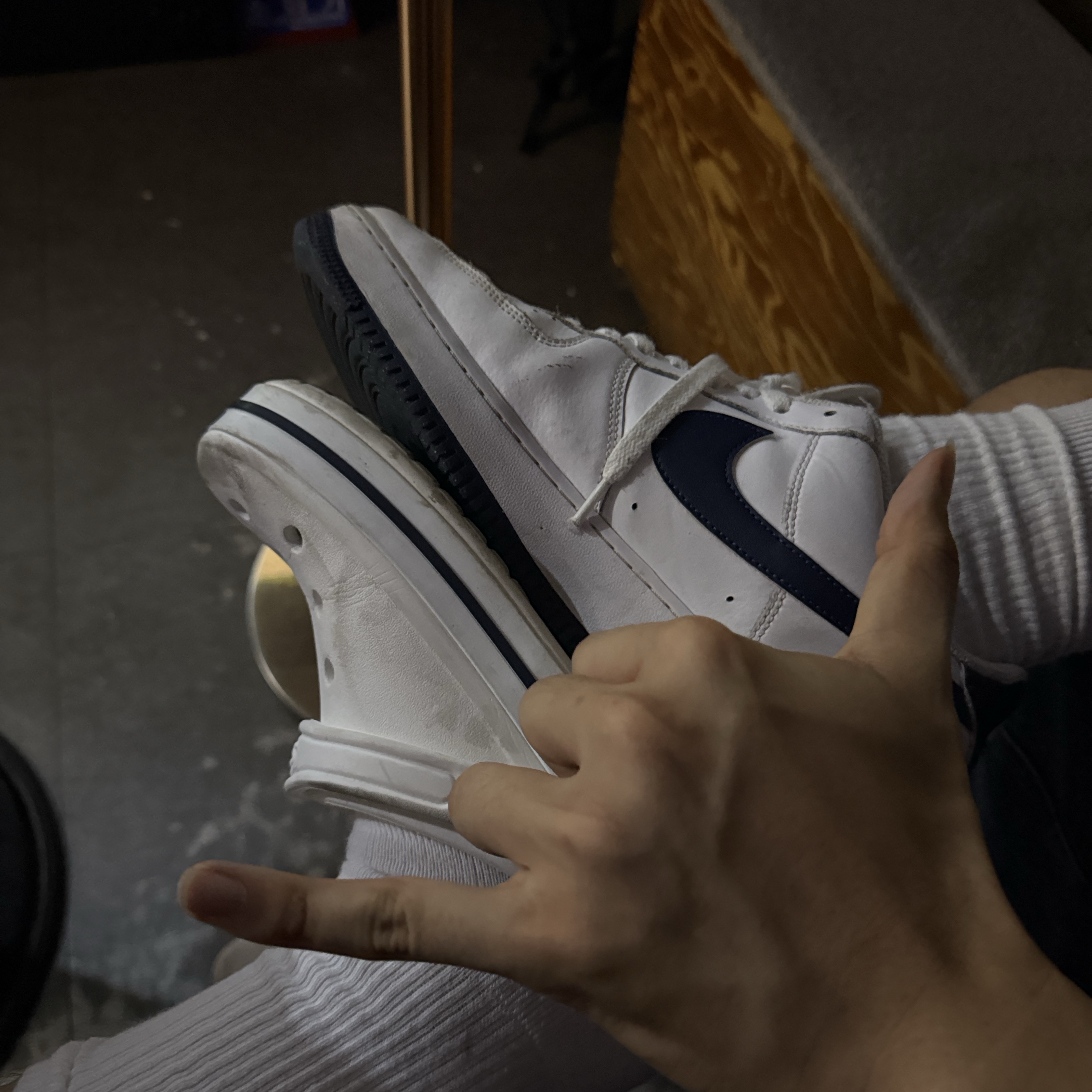 Crocs Bayaband Clog White Navy, Nike Everyday Cushioned Training Crew Socks White (6 Pack/Korean Ver.) 착용 스타일 - 1