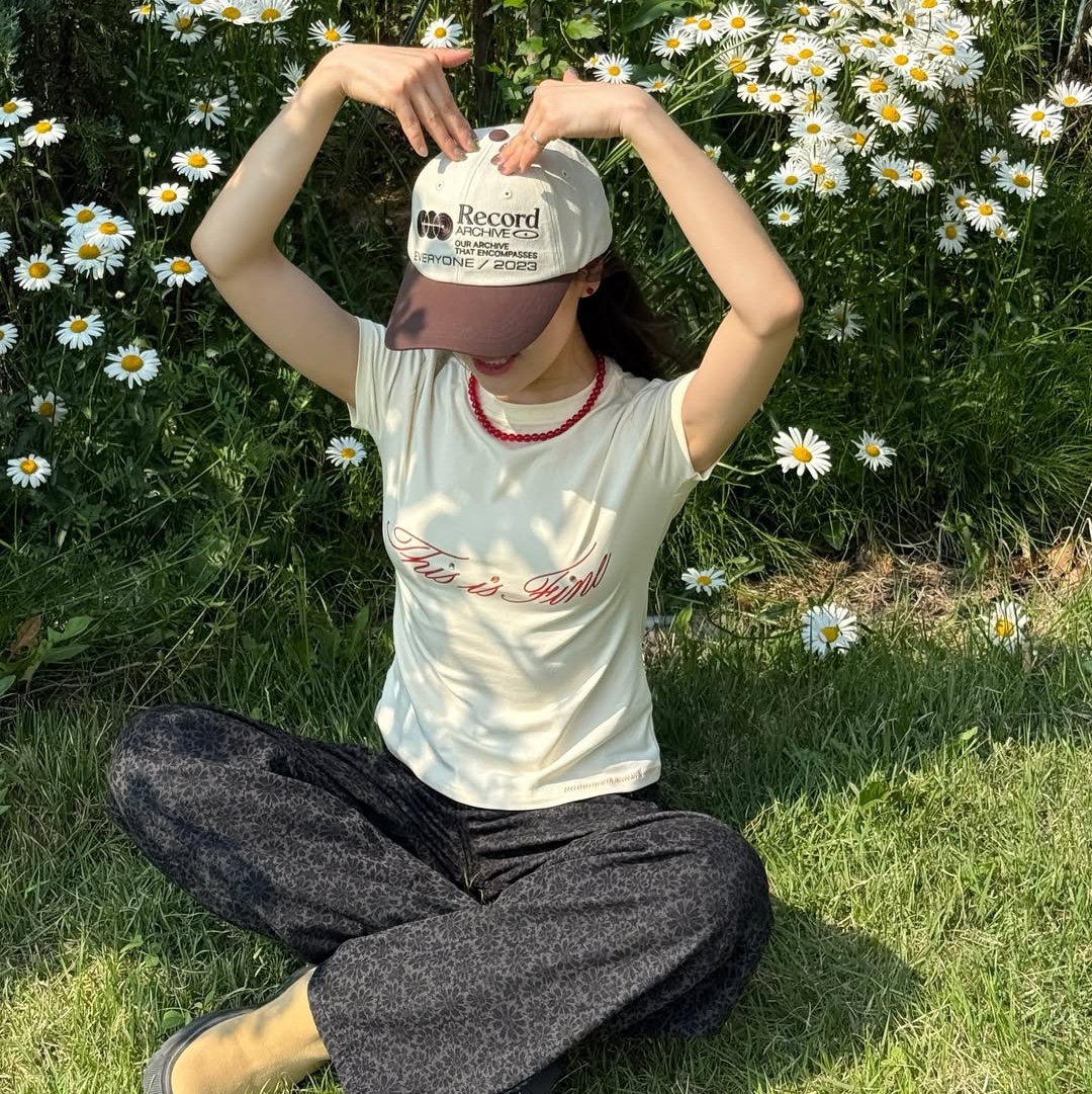 THIS IS FINE Cropped Signature Tee Yellow 착용 스타일 - 3